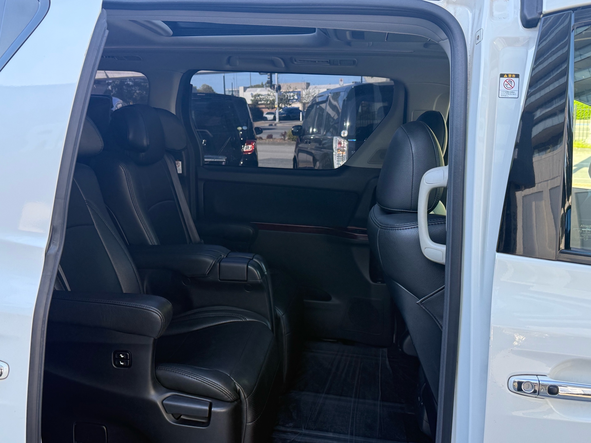 Vehicle photo 13