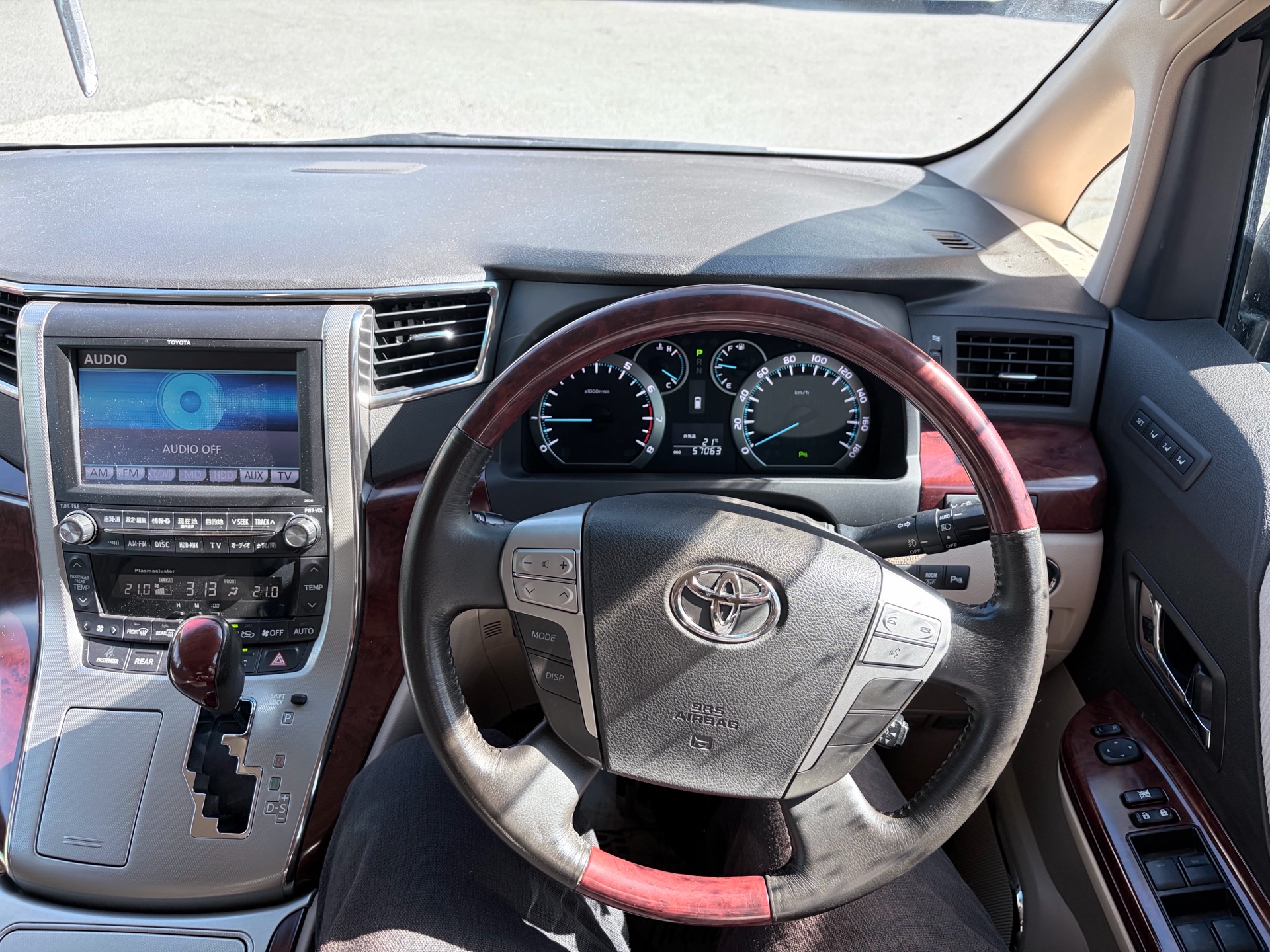Vehicle photo 8