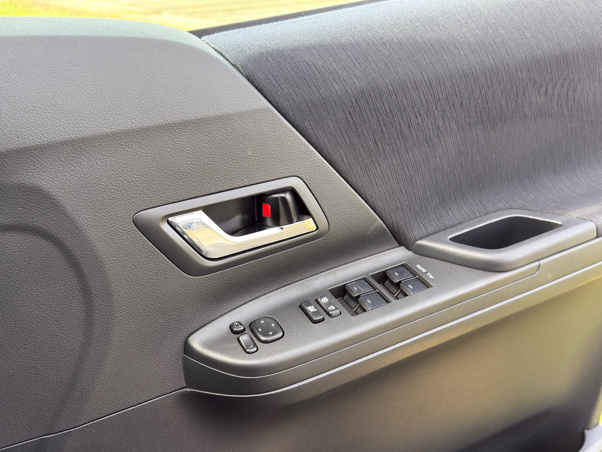 Vehicle photo 11