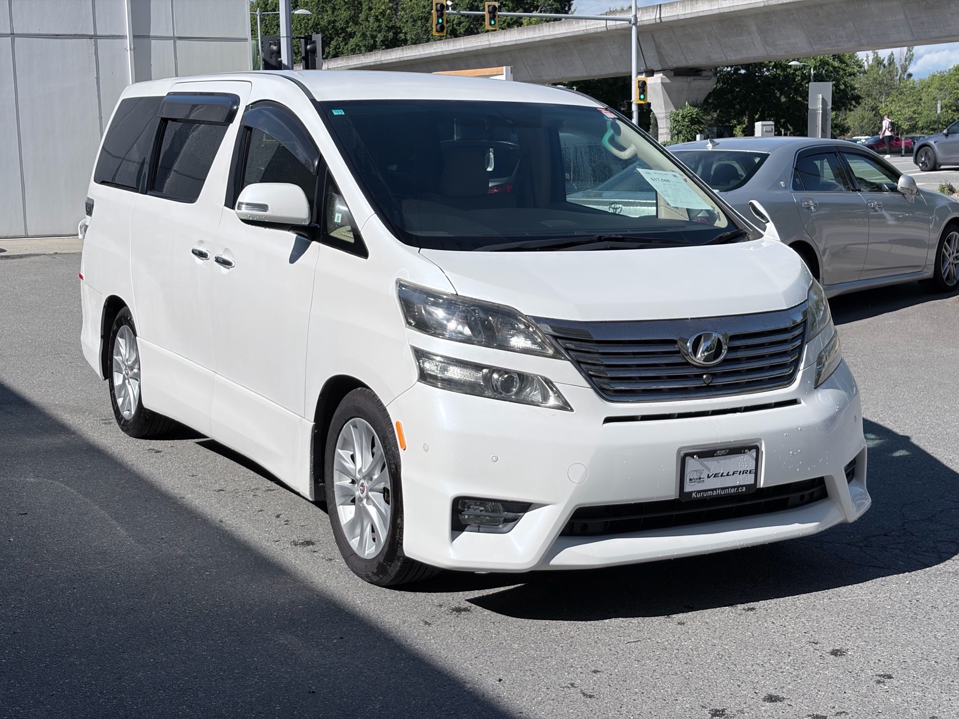 Vehicle photo 3