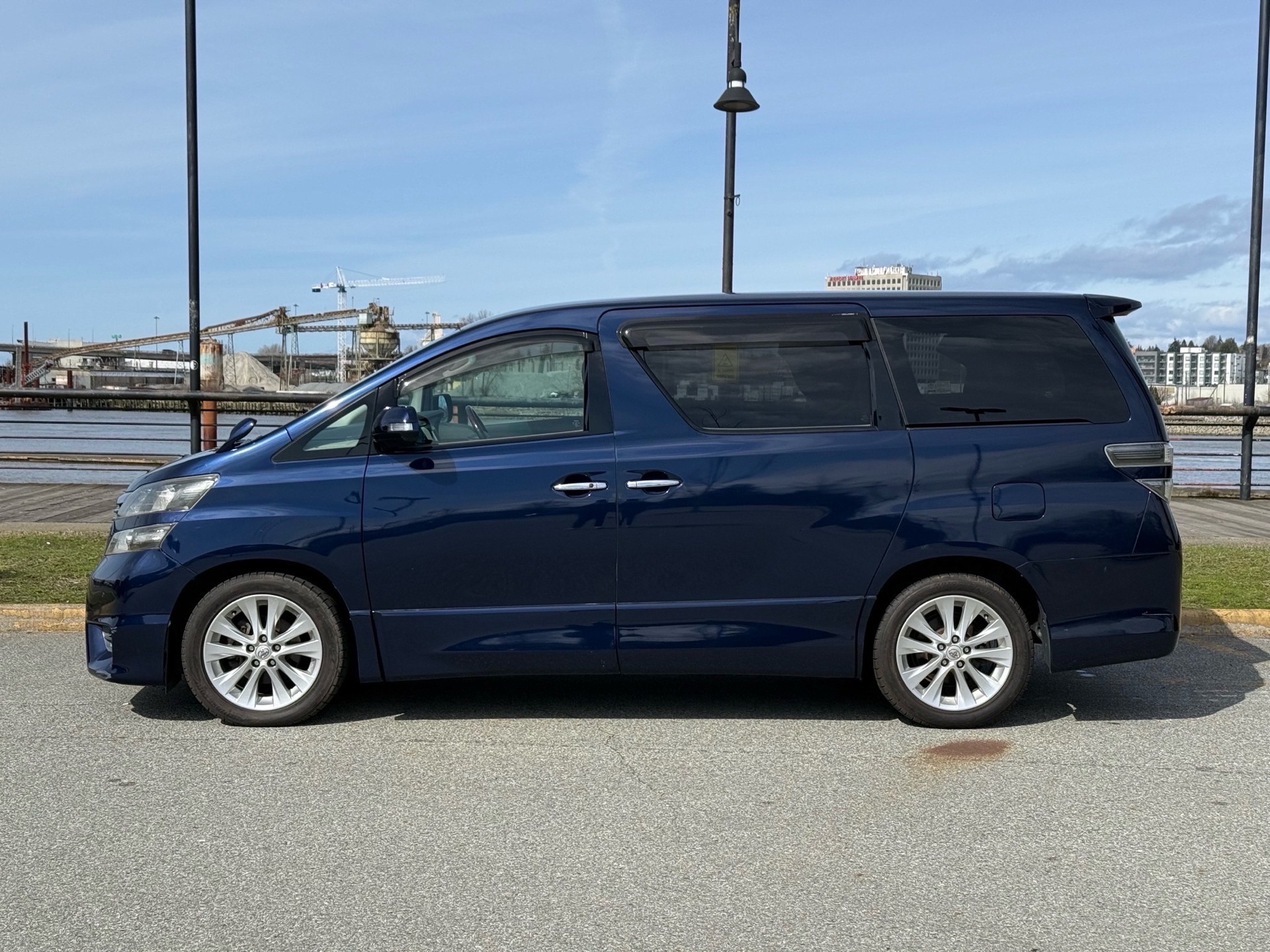 Vehicle photo 4