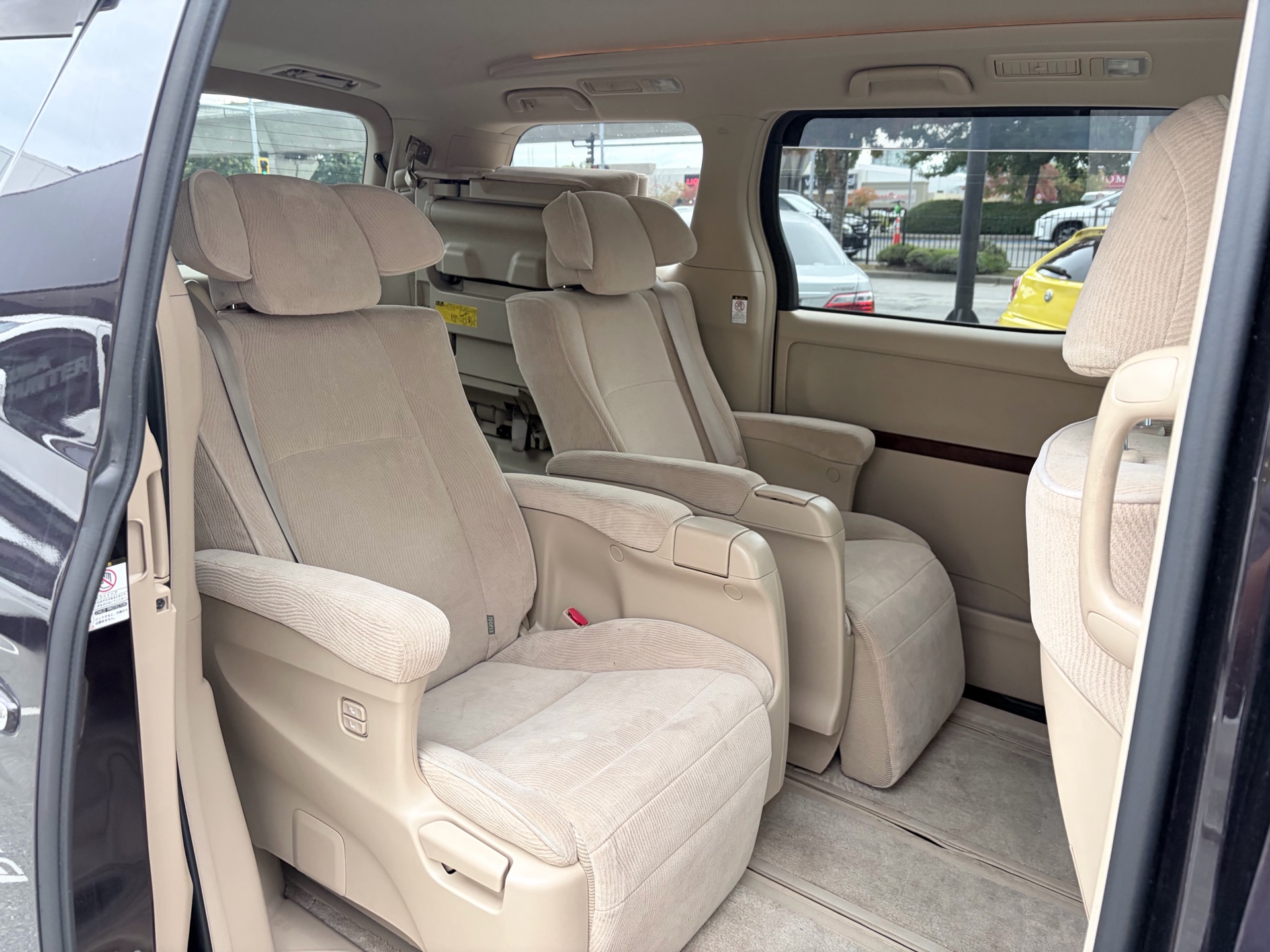 Vehicle photo 9