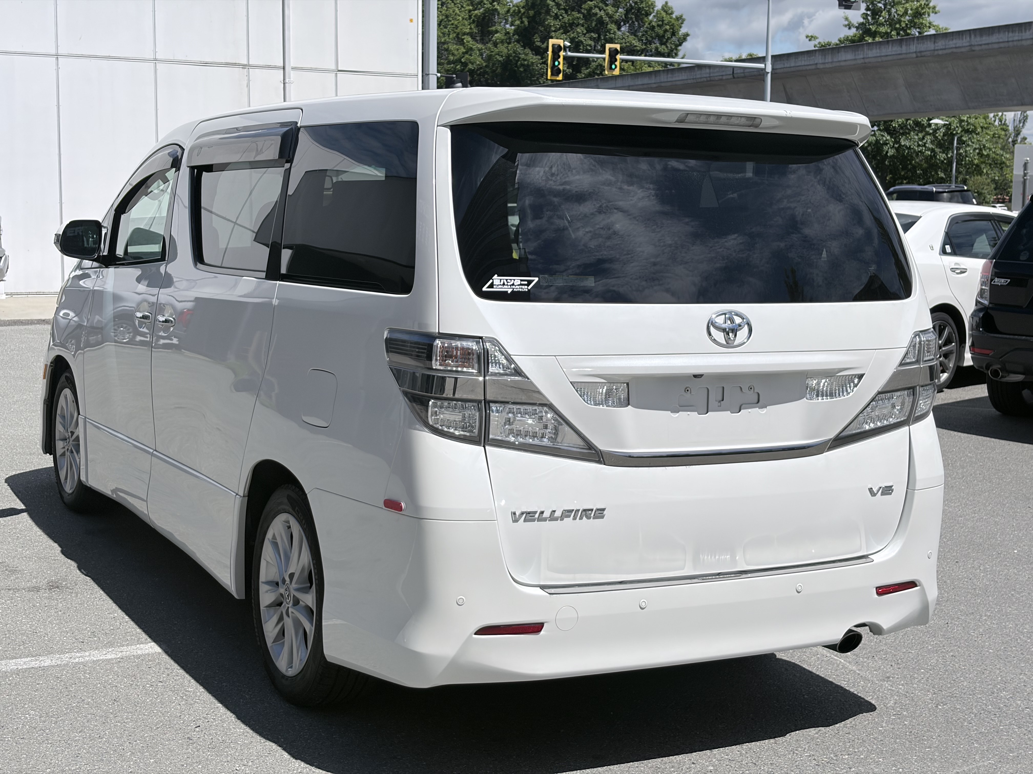 Vehicle photo 7
