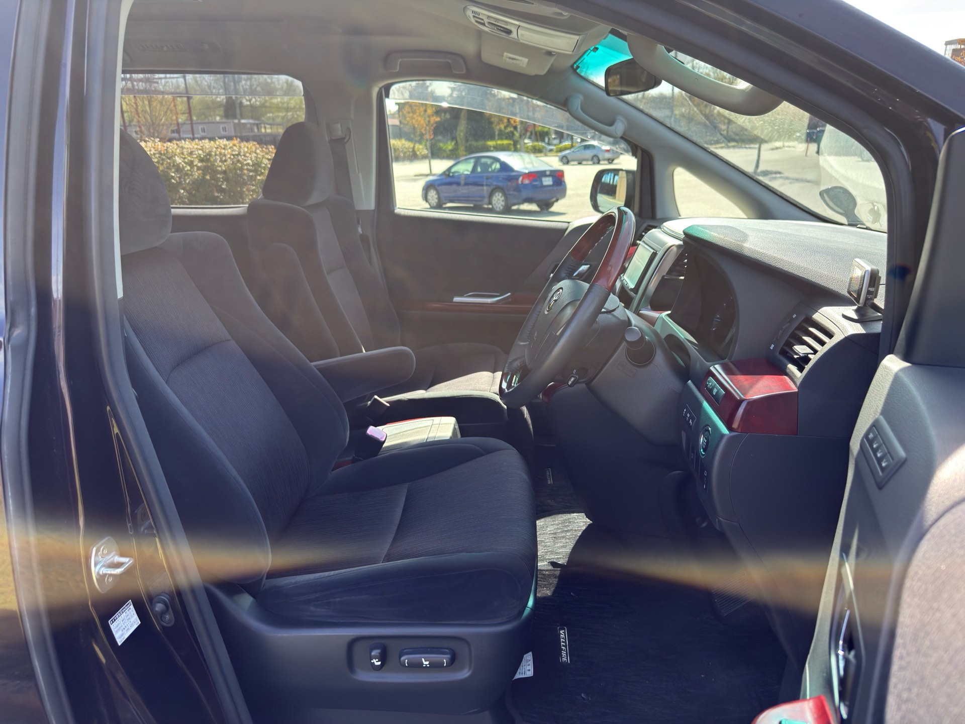 Vehicle photo 12