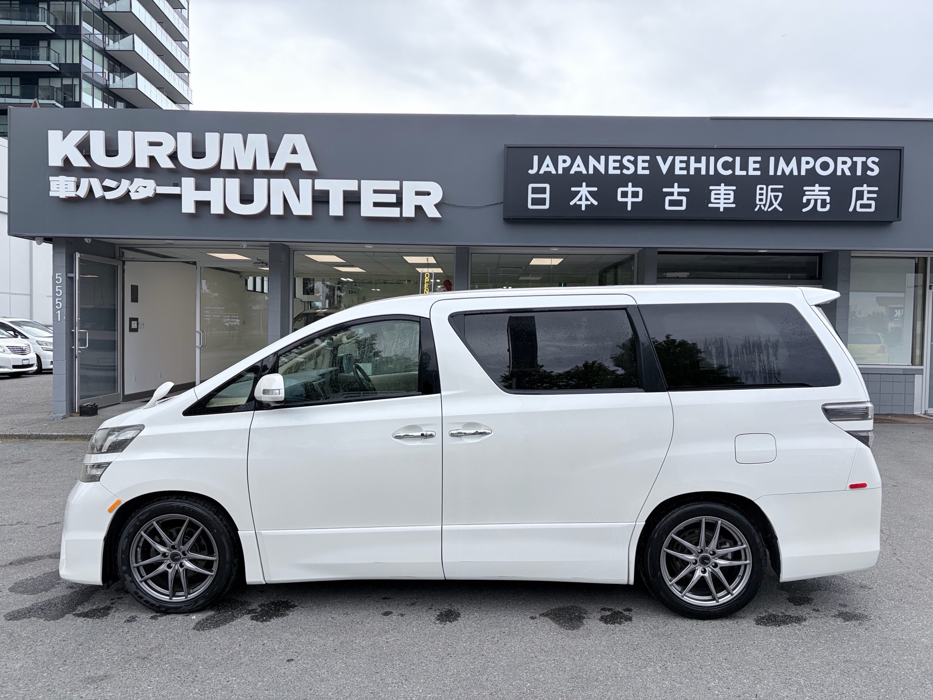 Vehicle photo 4