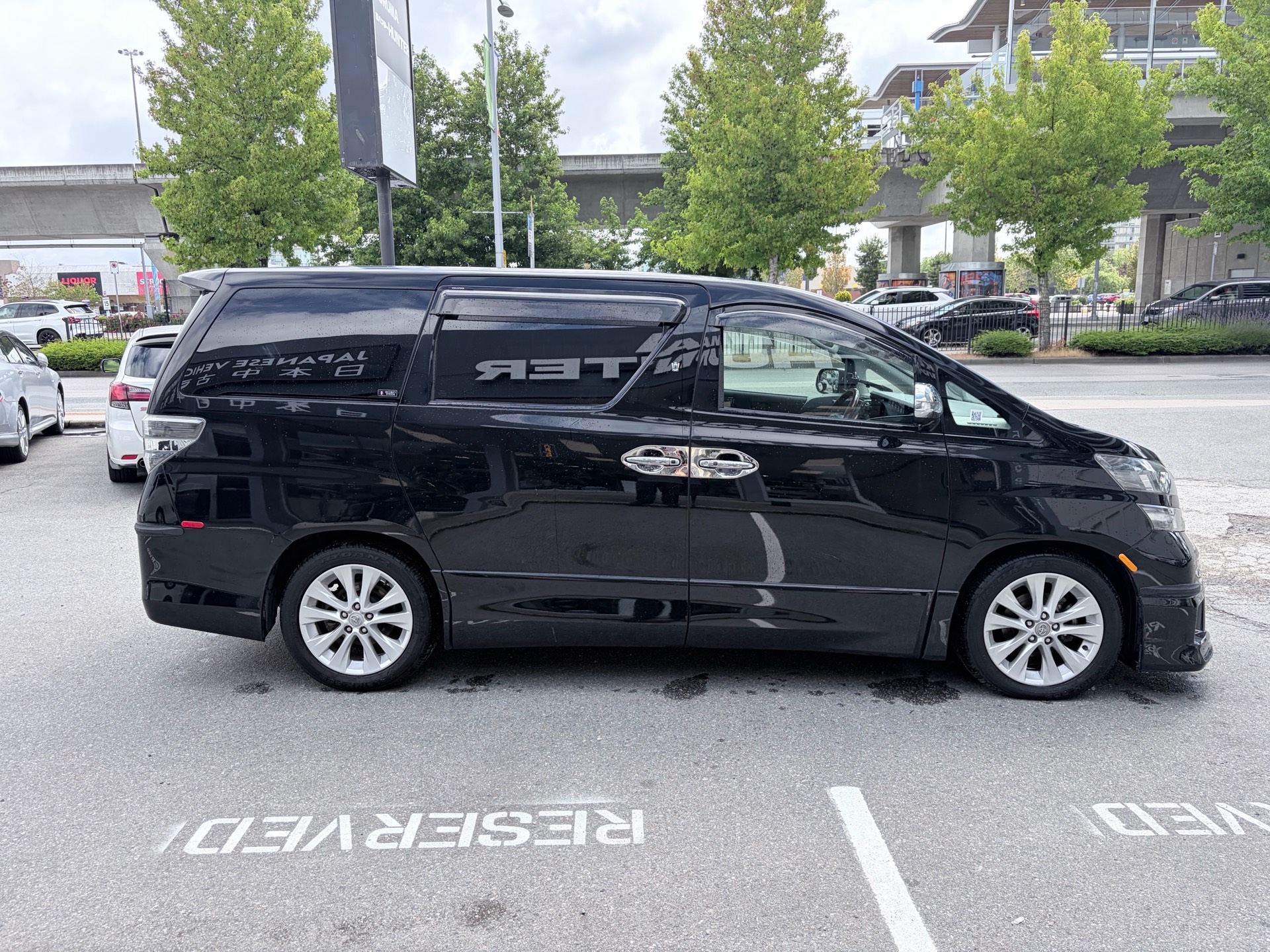 Vehicle photo 8