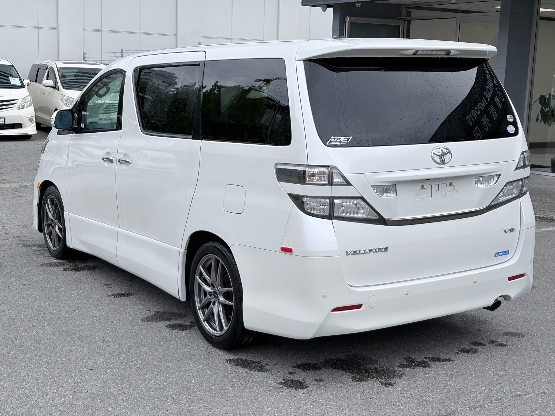 Vehicle photo 5