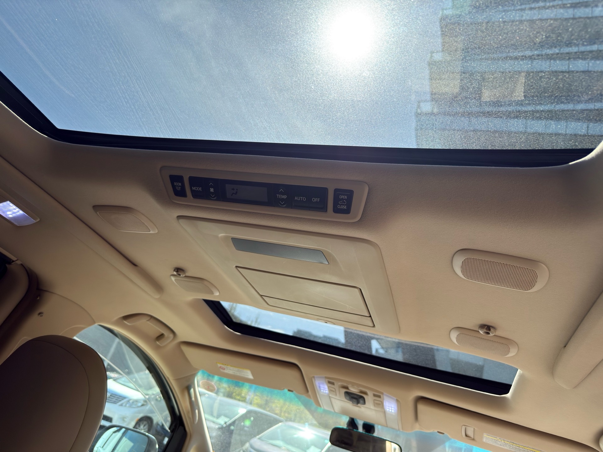 Vehicle photo 17