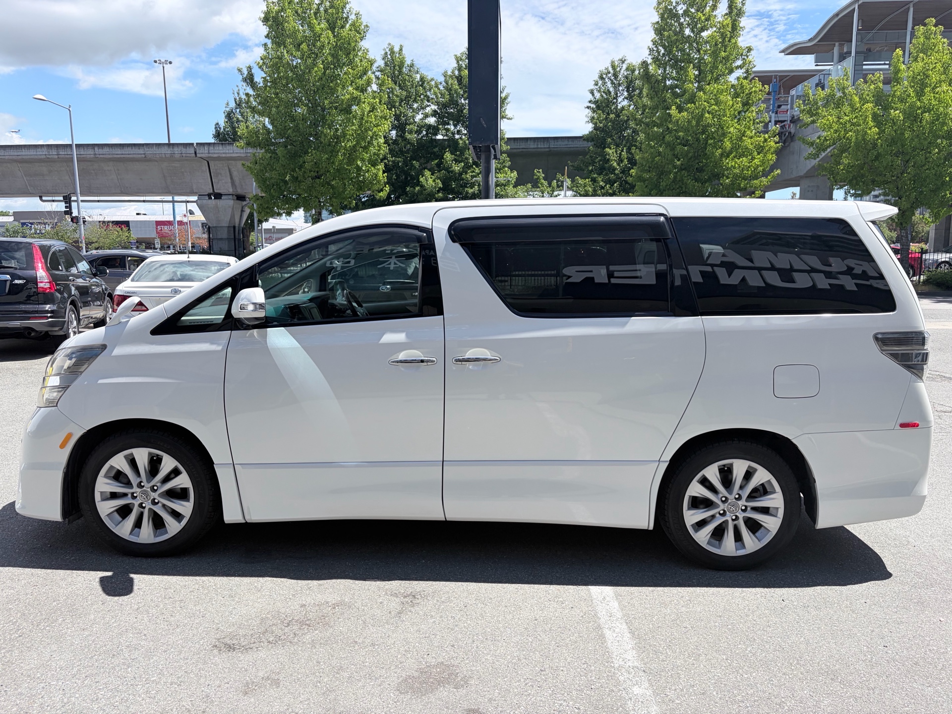 Vehicle photo 8