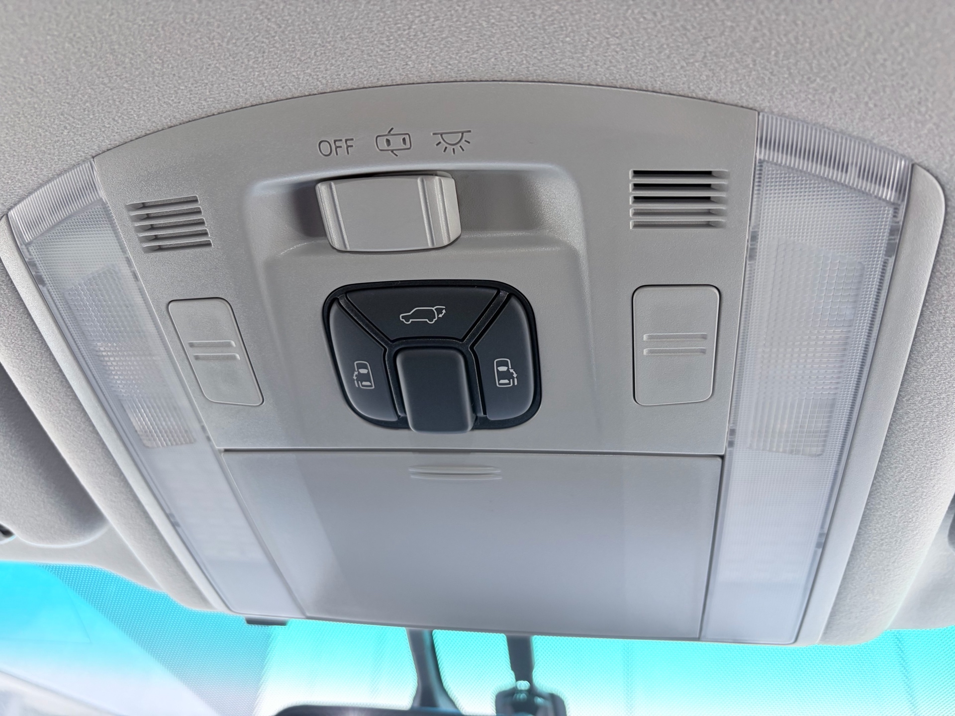 Vehicle photo 20
