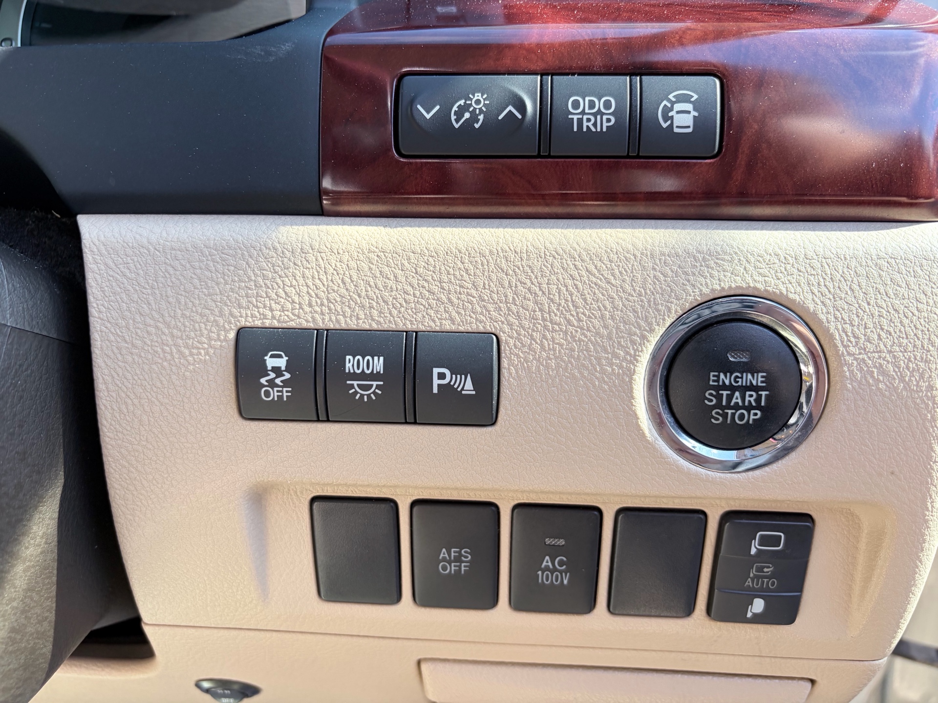 Vehicle photo 14