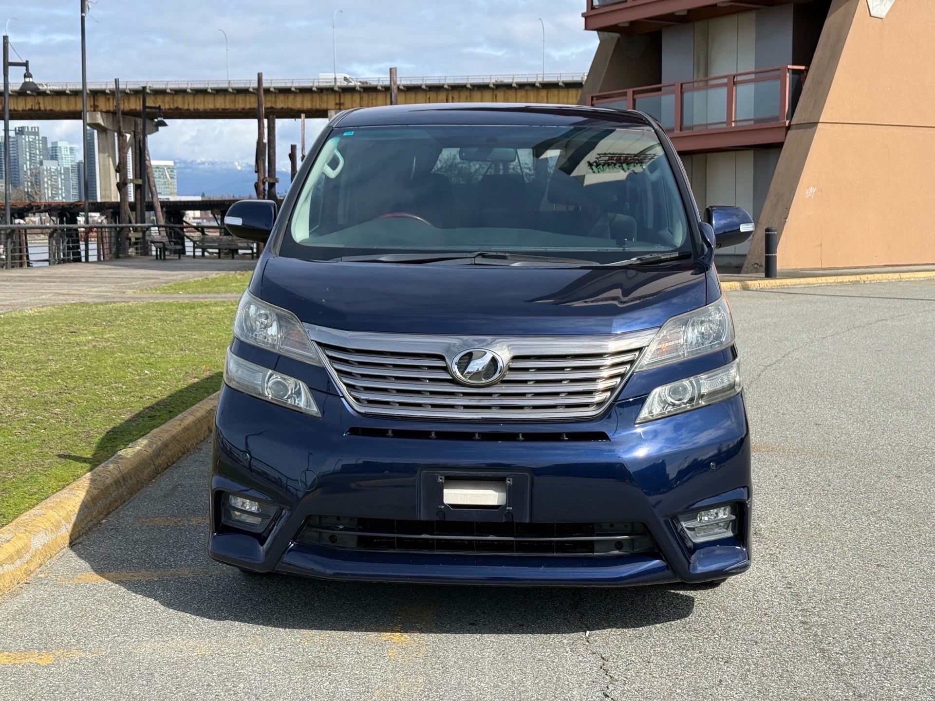 Vehicle photo 2