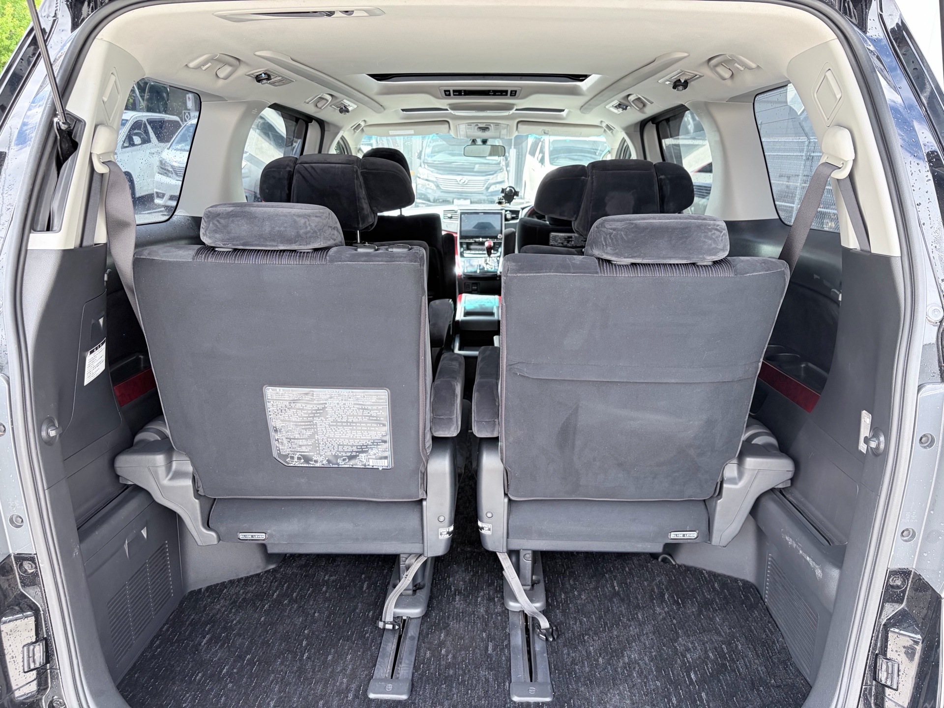 Vehicle photo 12
