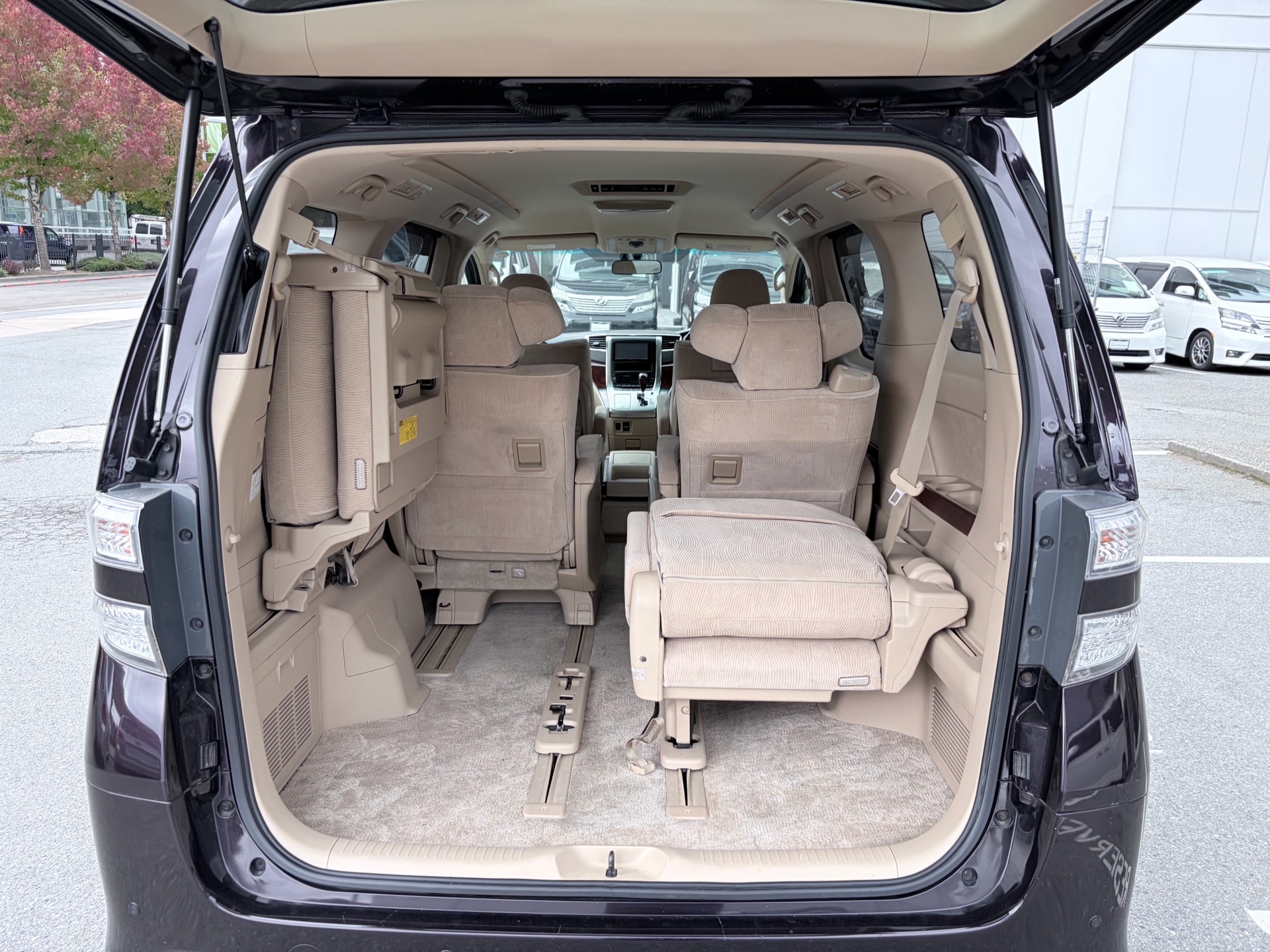 Vehicle photo 15