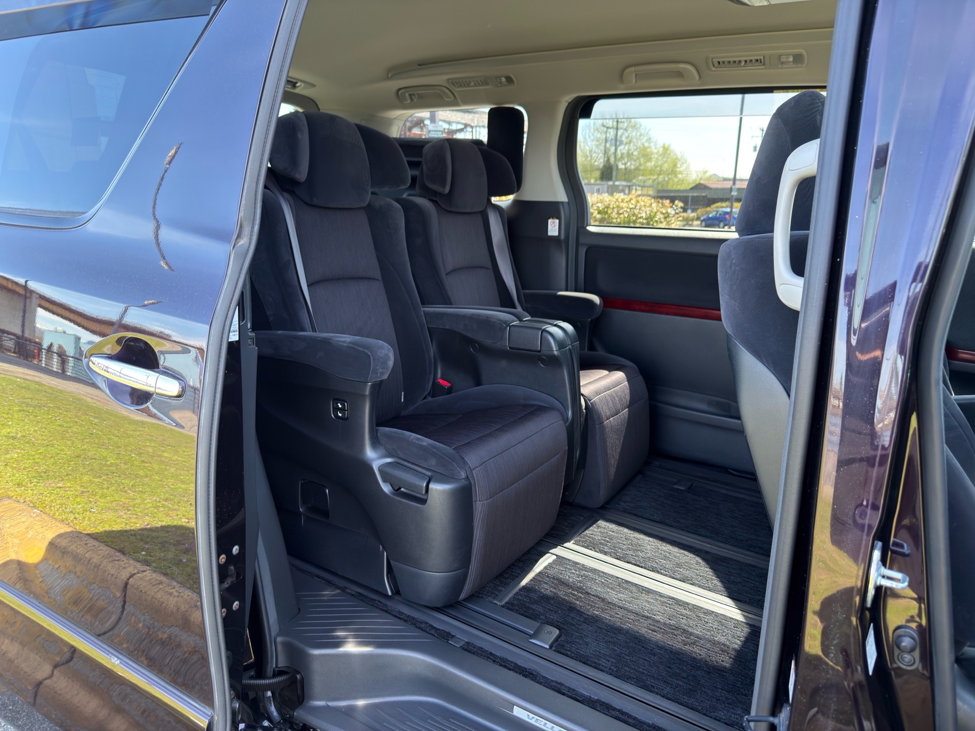 Vehicle photo 13