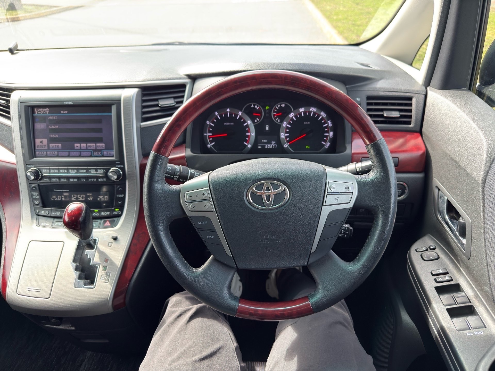 Vehicle photo 5