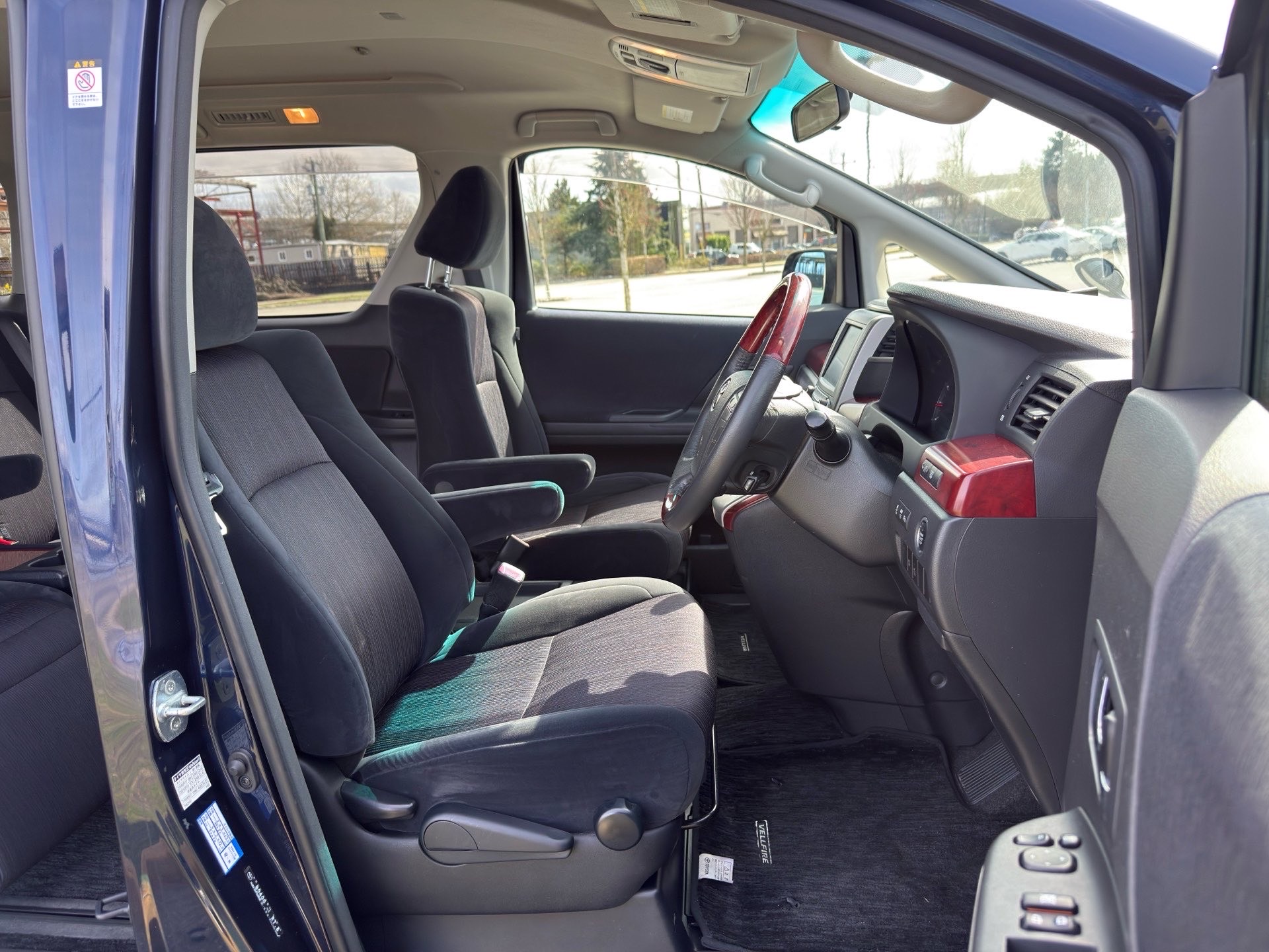 Vehicle photo 12