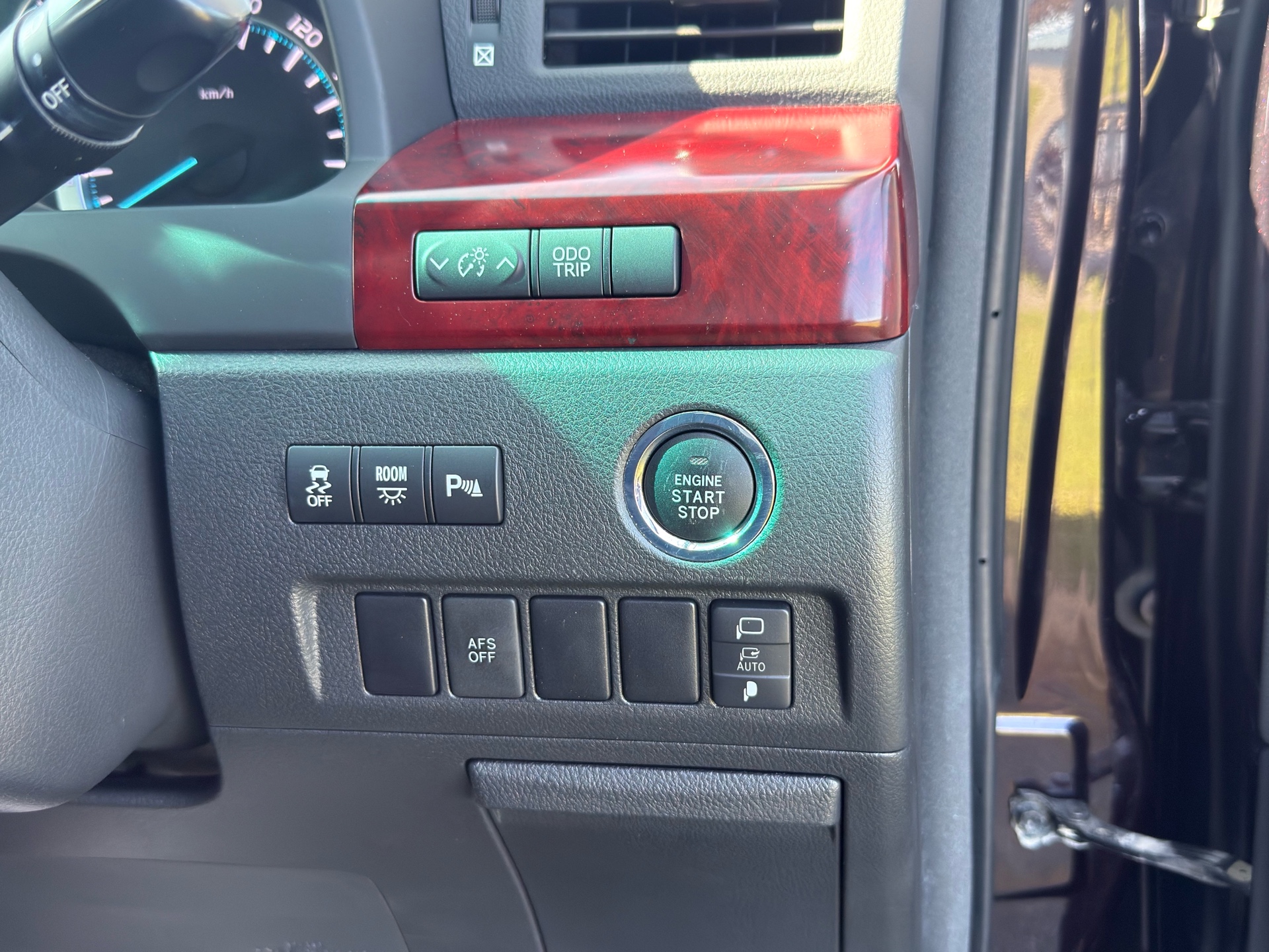 Vehicle photo 10