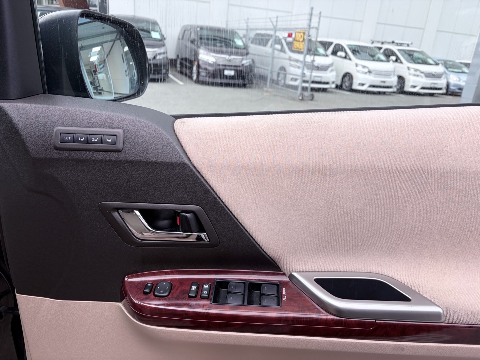 Vehicle photo 11
