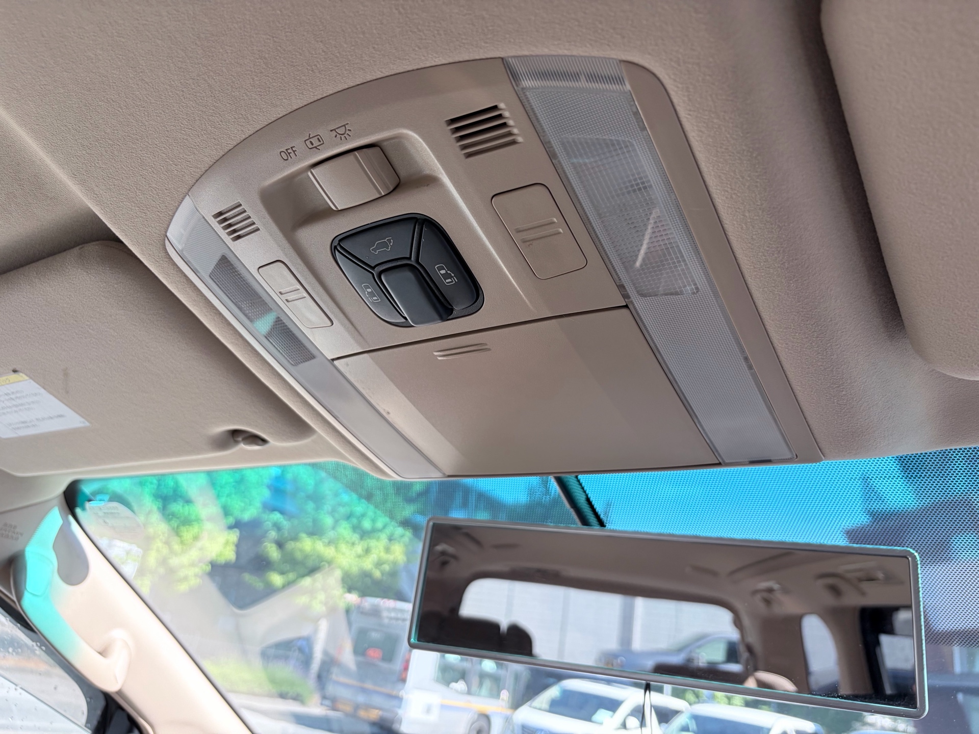 Vehicle photo 12
