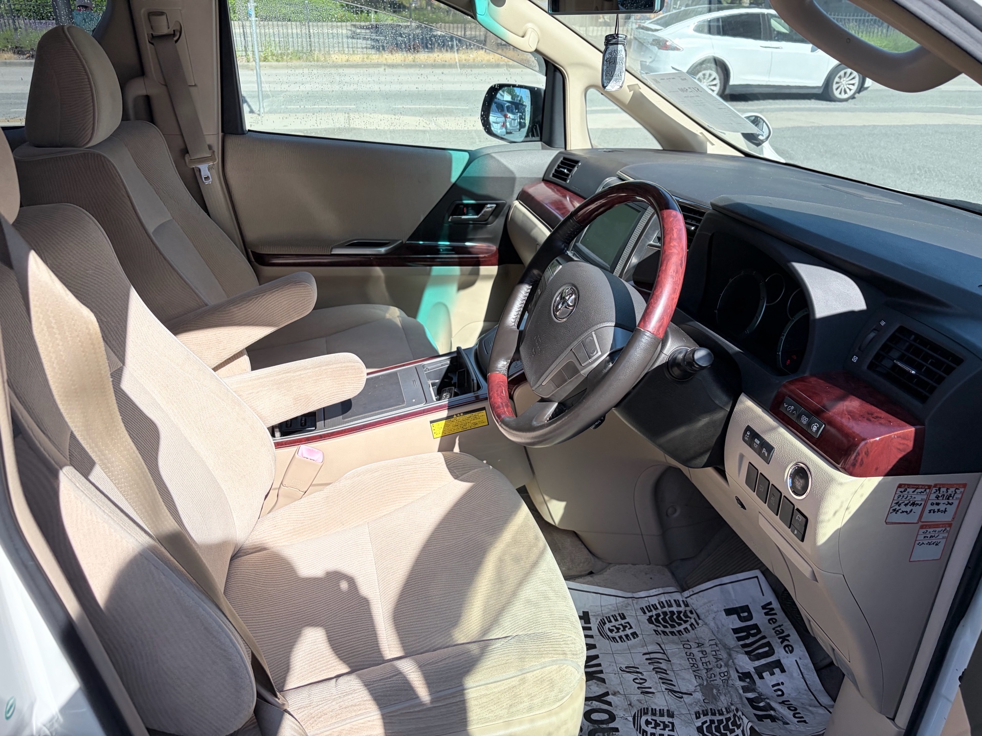 Vehicle photo 16