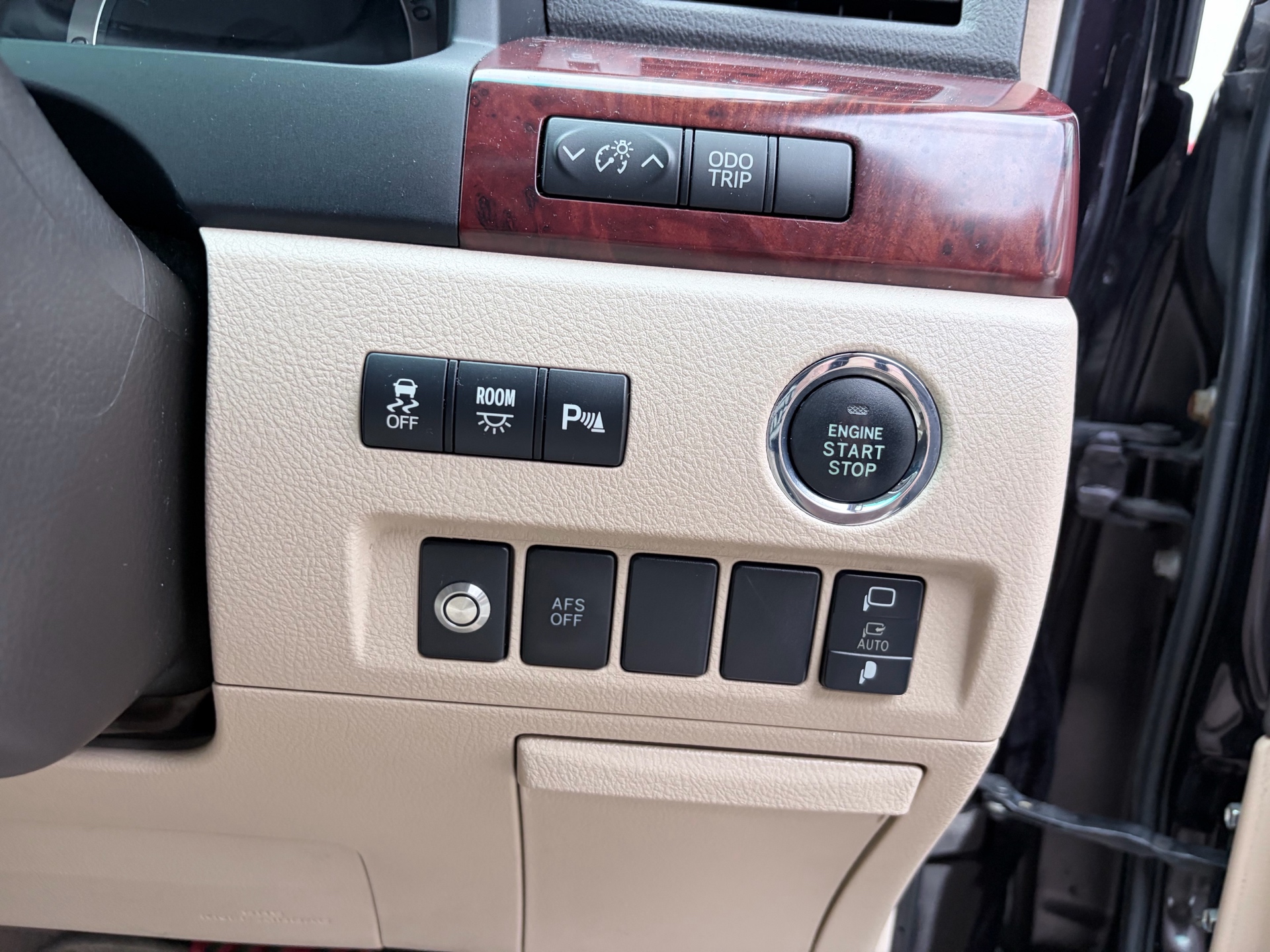 Vehicle photo 12