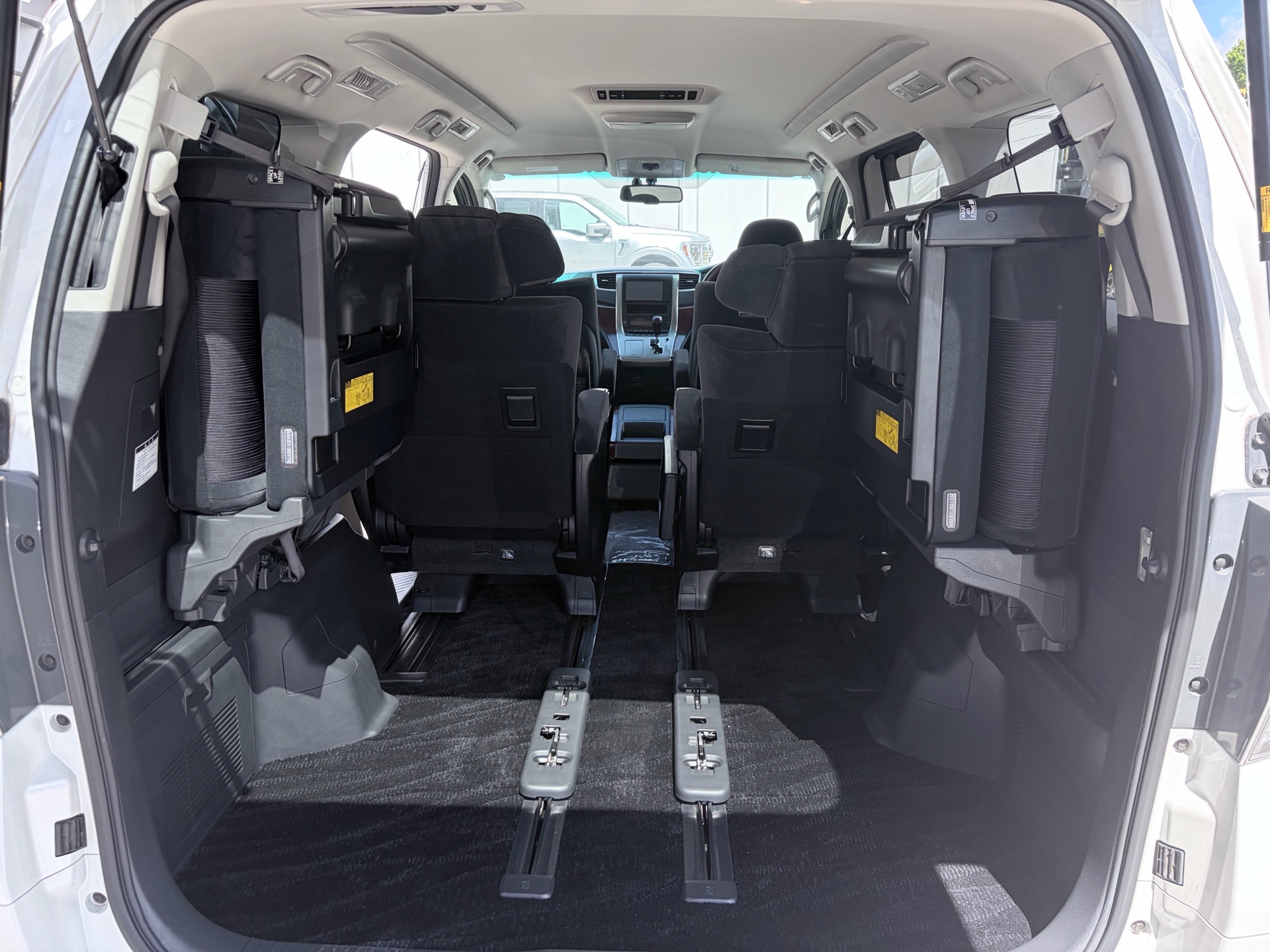 Vehicle photo 18