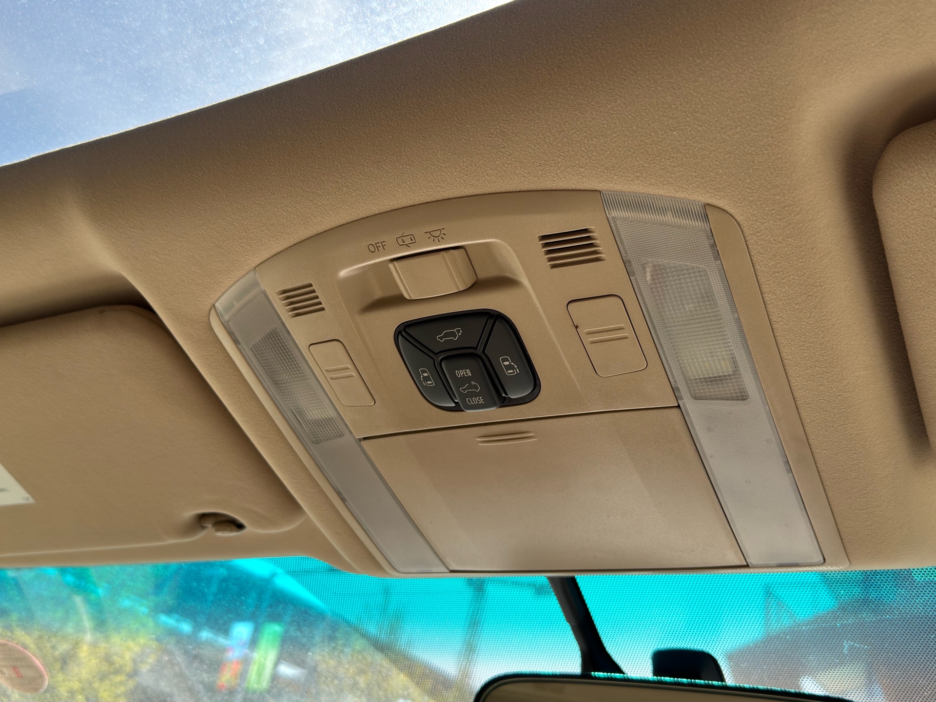 Vehicle photo 11