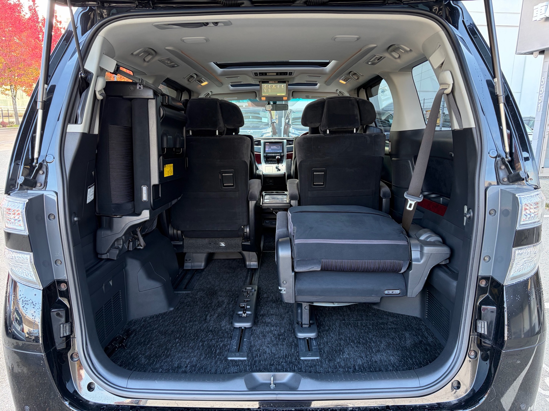 Vehicle photo 18