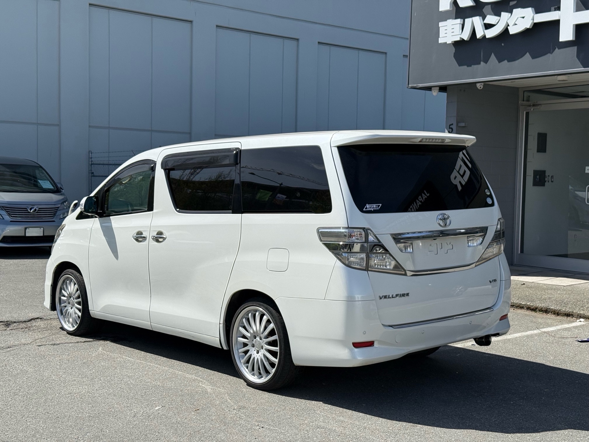 Vehicle photo 4