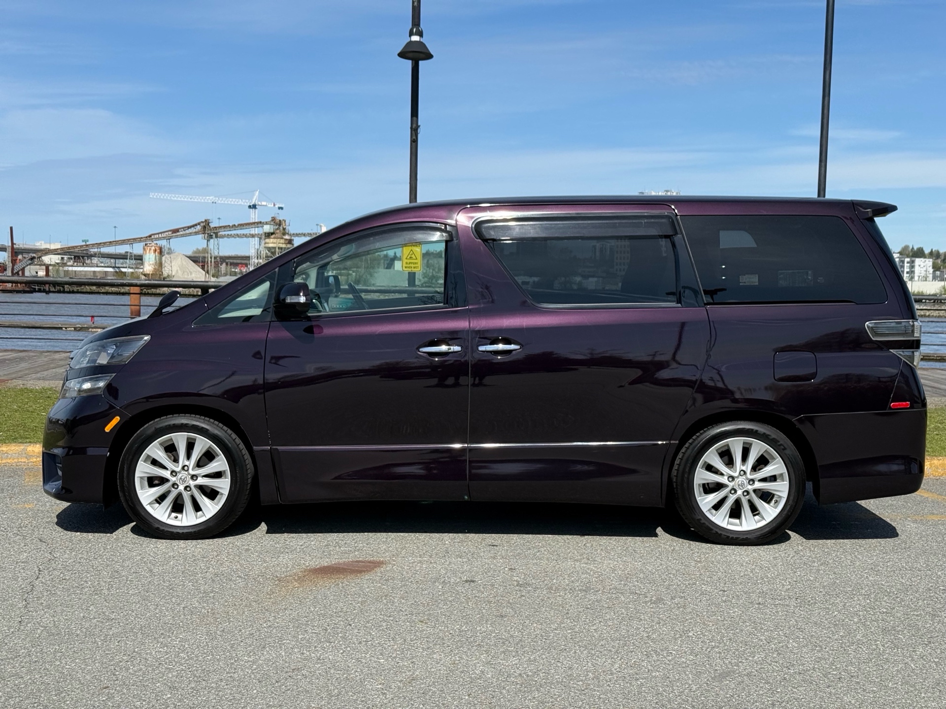 Vehicle photo 3
