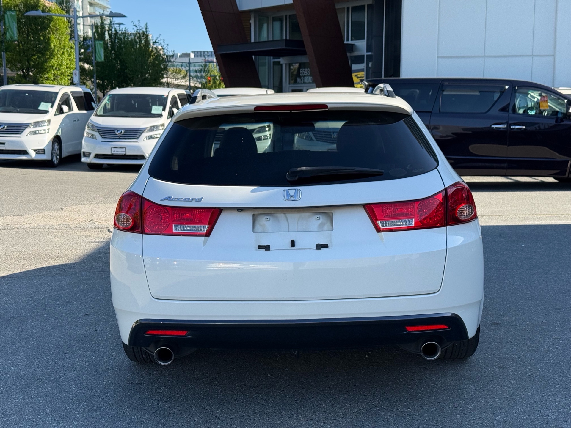 Vehicle photo 5