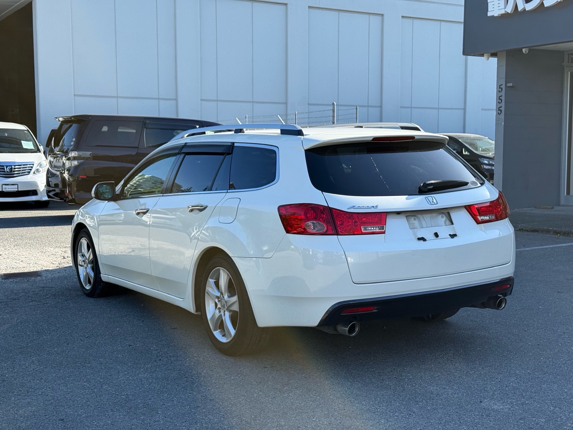 Vehicle photo 4