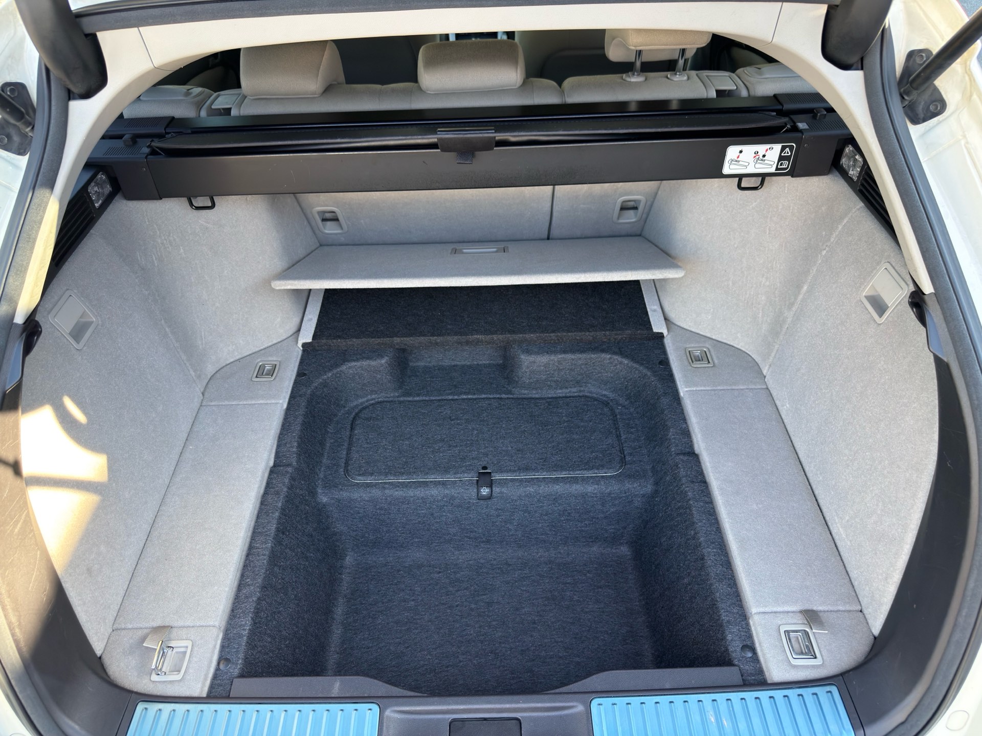 Vehicle photo 14