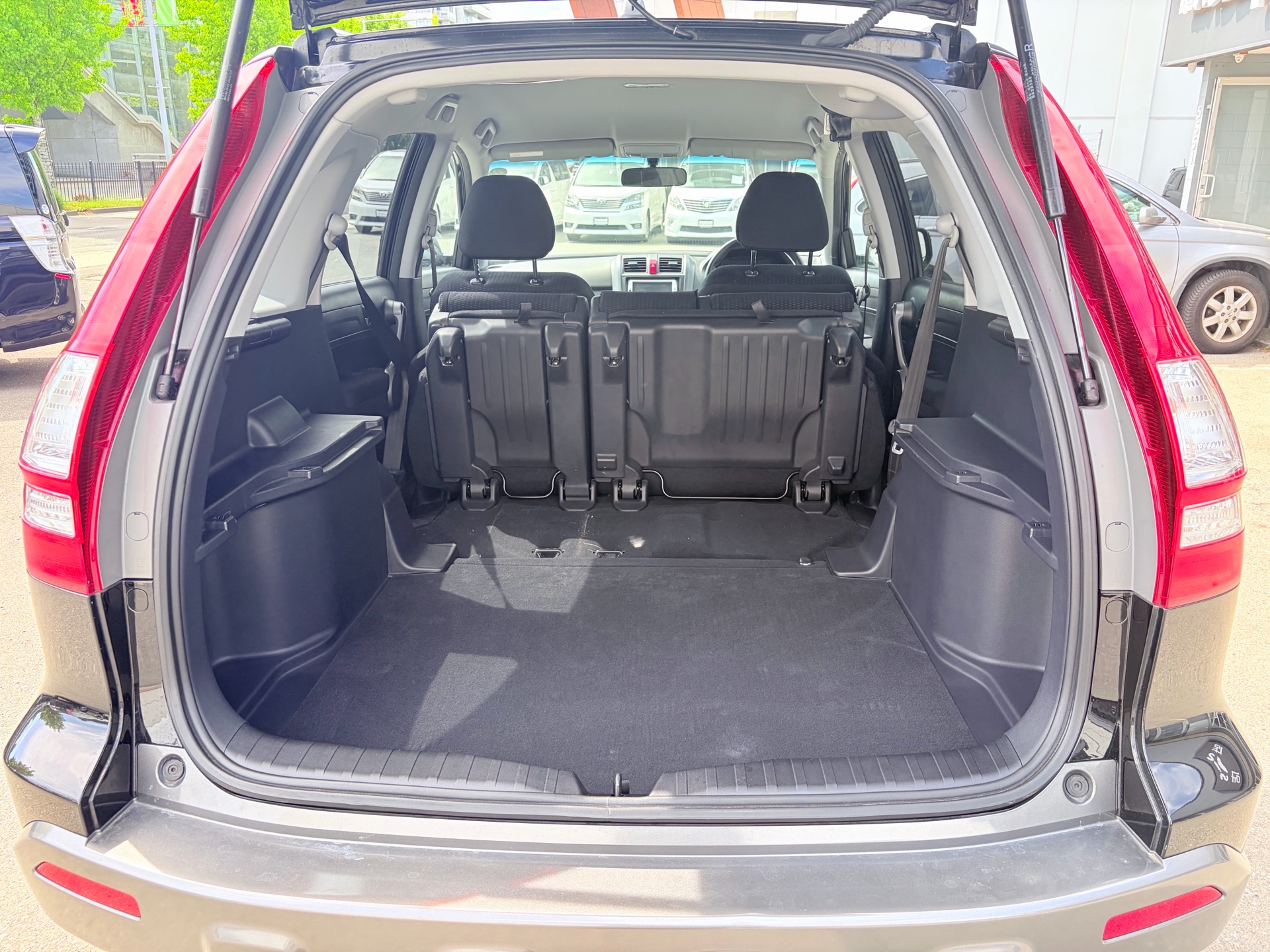 Vehicle photo 14
