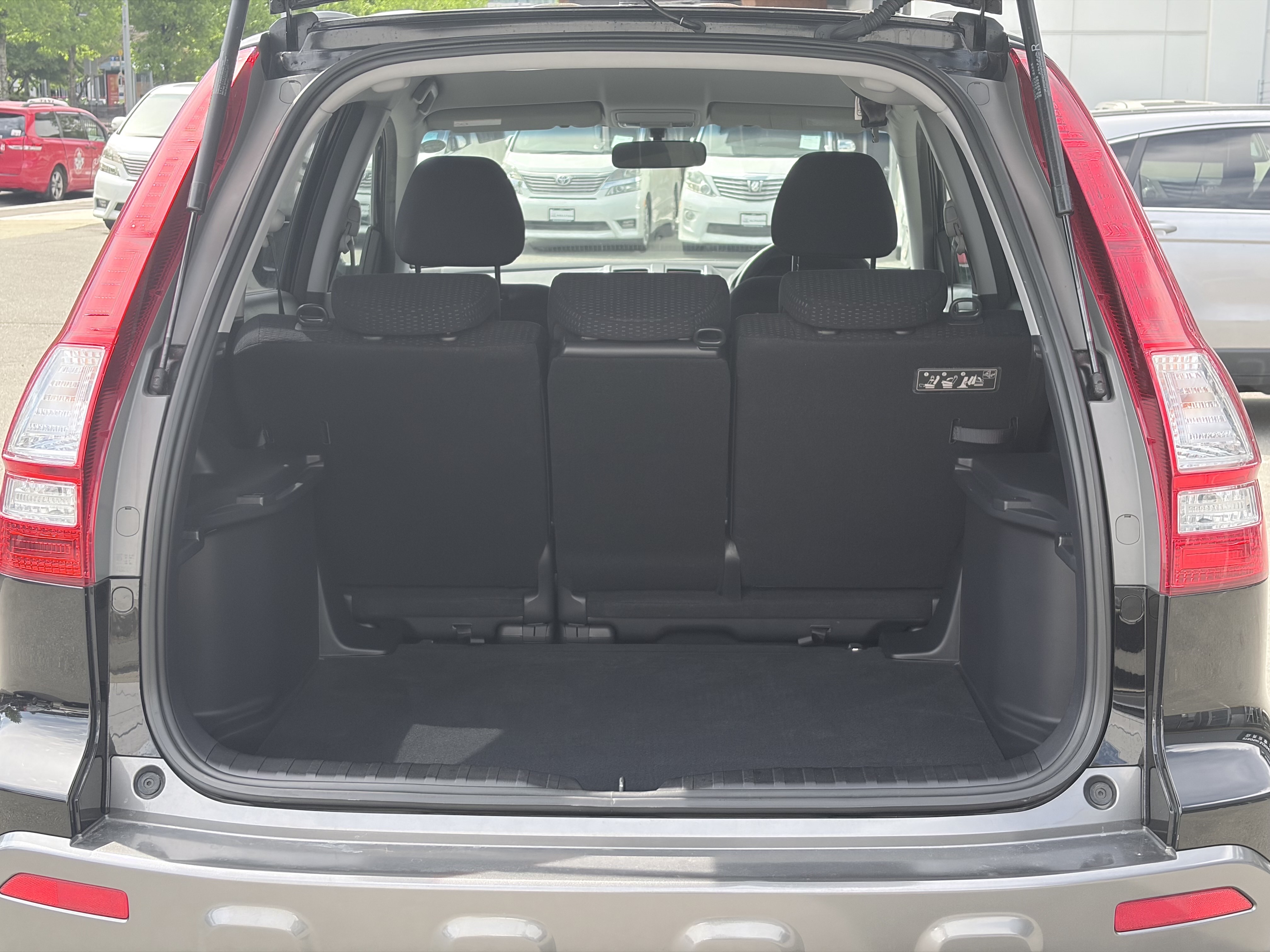 Vehicle photo 13