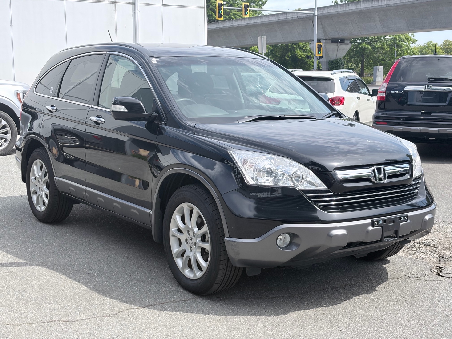 Vehicle photo 3