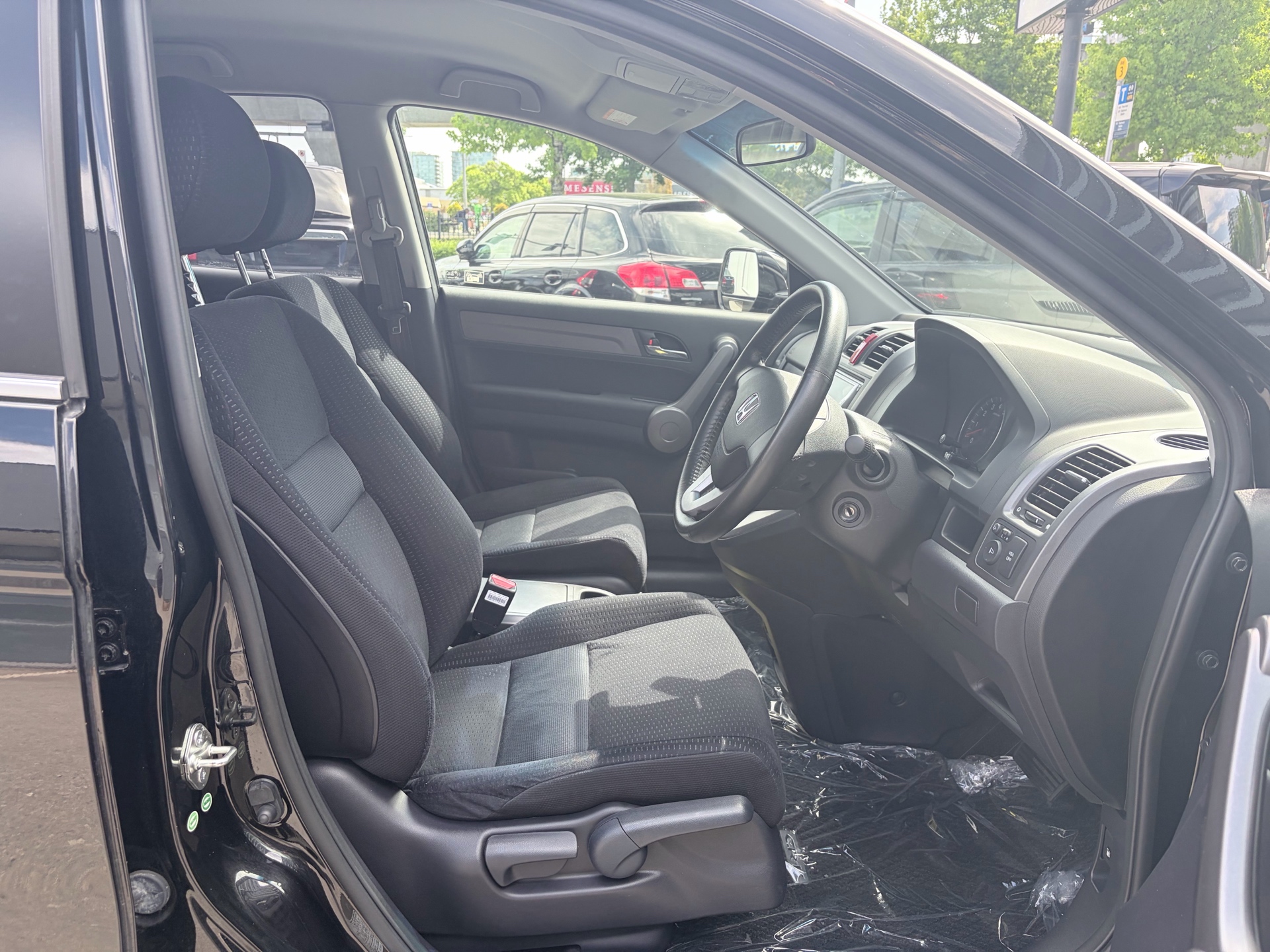 Vehicle photo 15