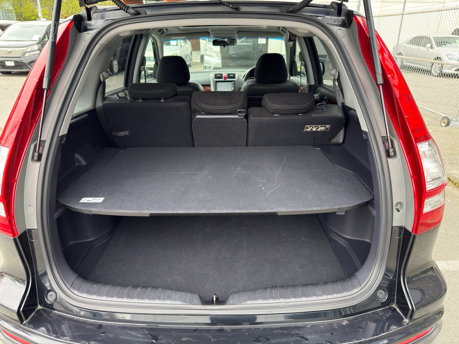 Vehicle photo 14