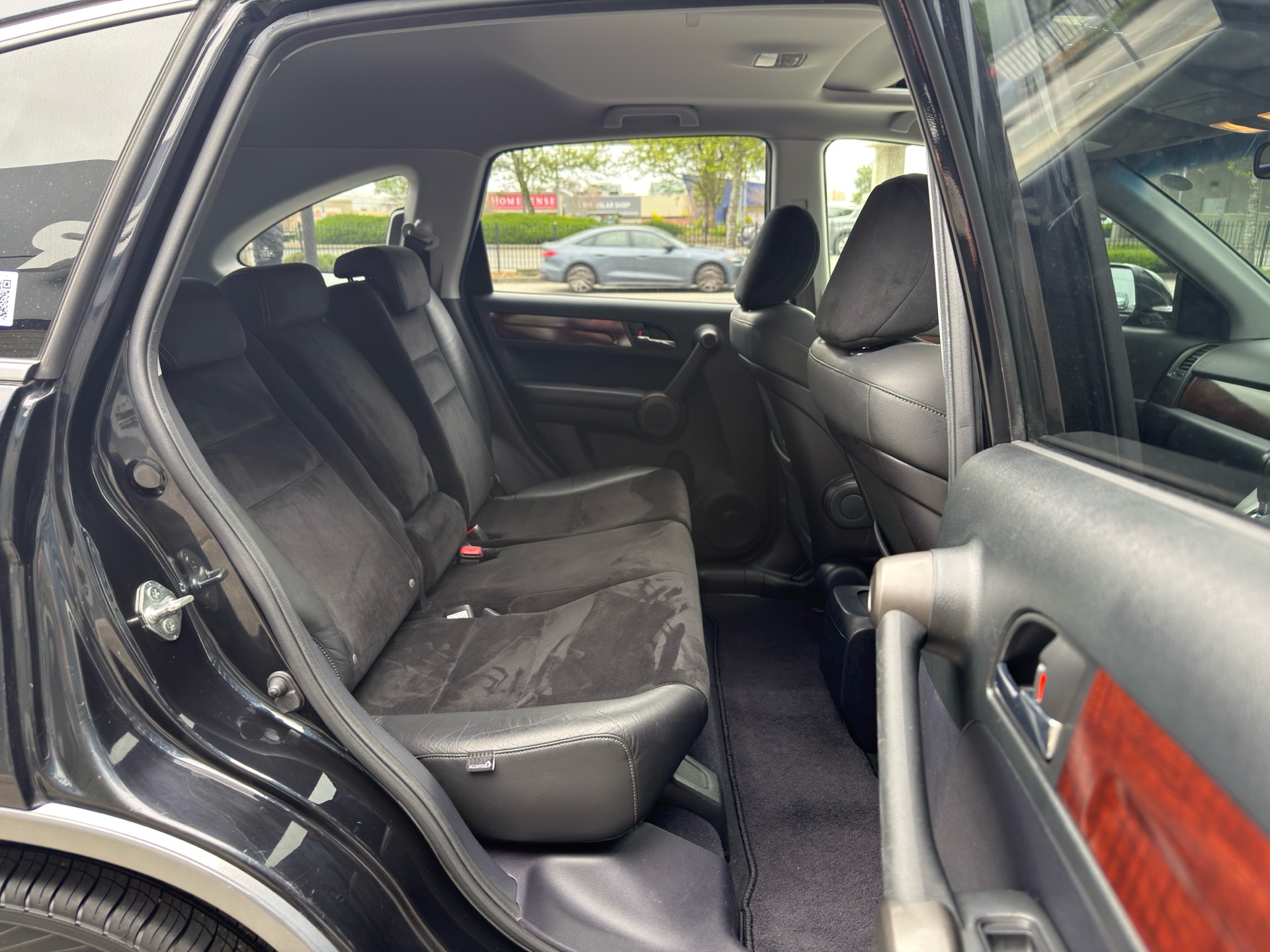 Vehicle photo 13
