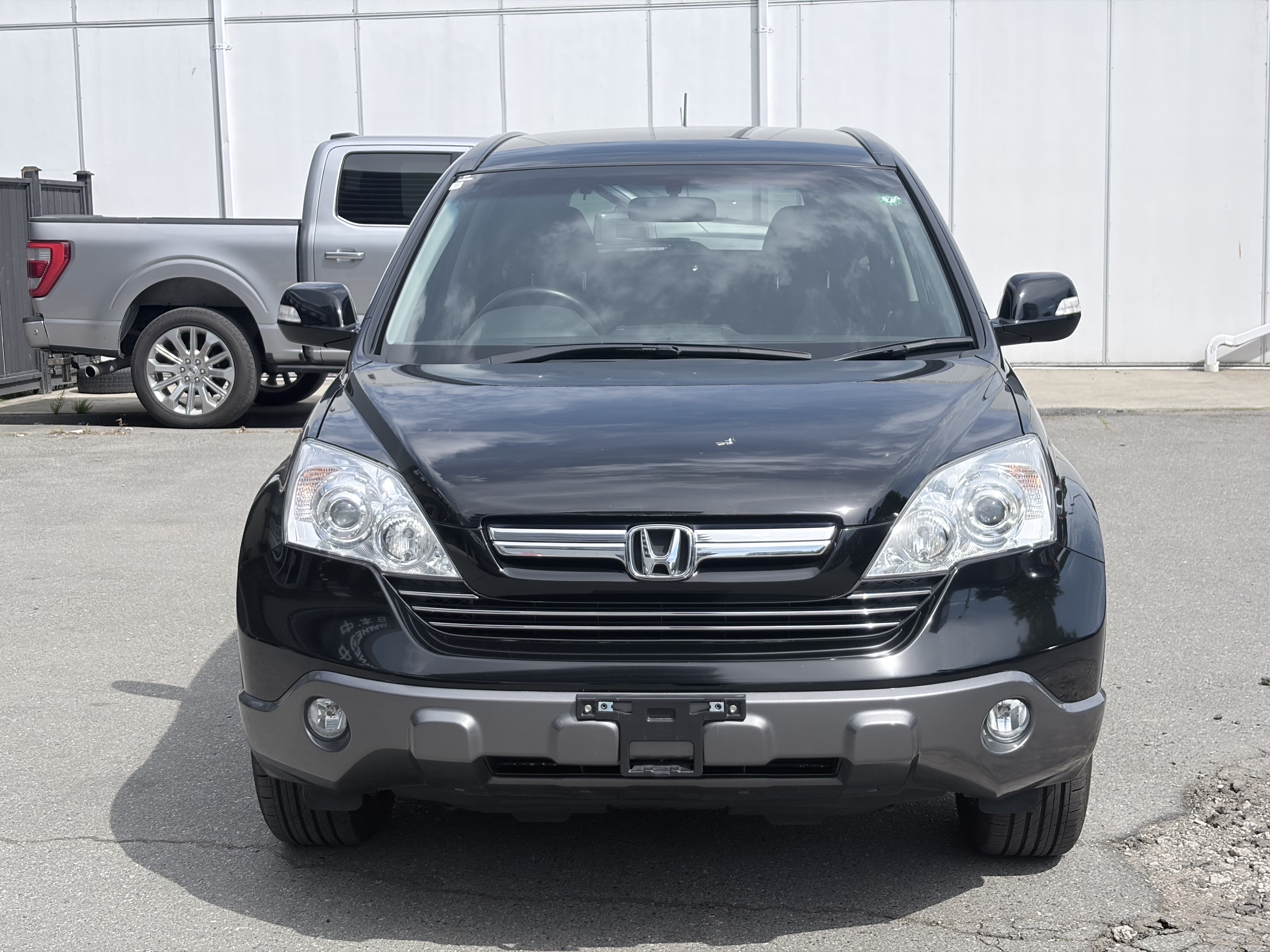 Vehicle photo 2
