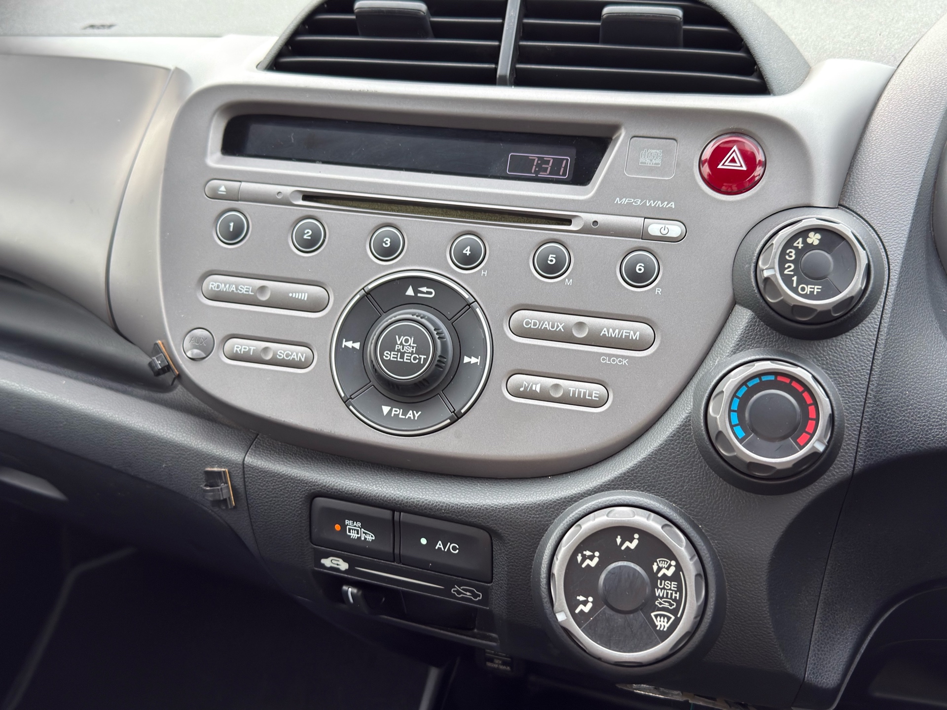 Vehicle photo 8