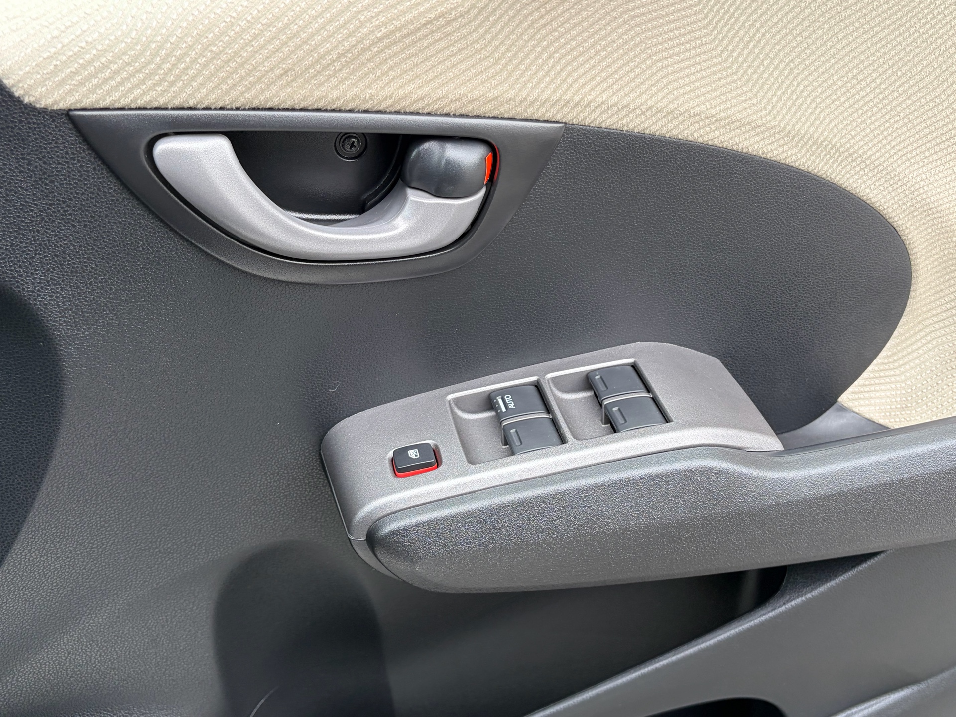 Vehicle photo 16