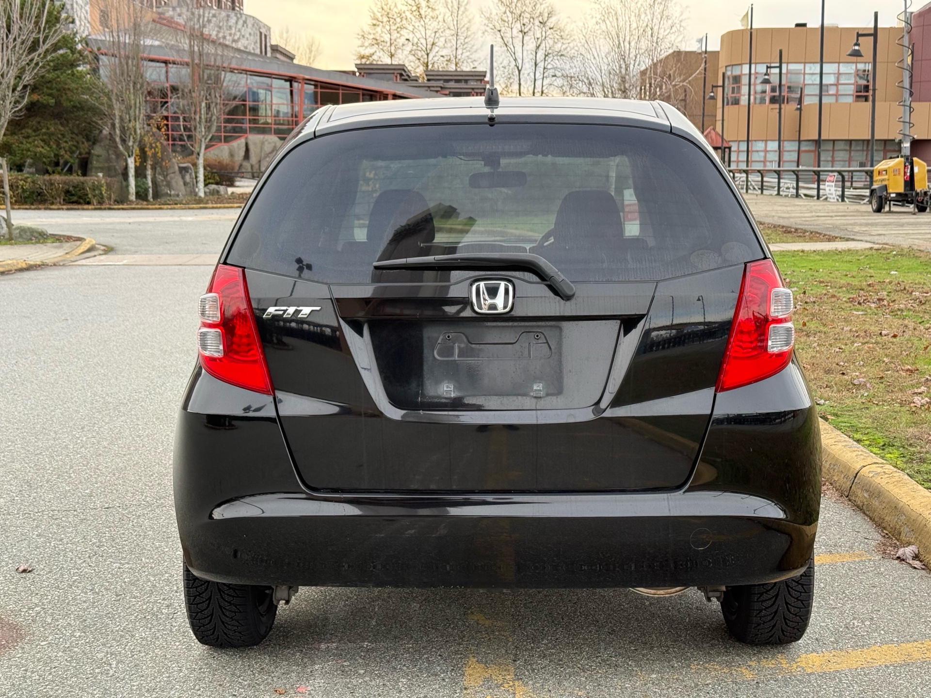 Vehicle photo 5