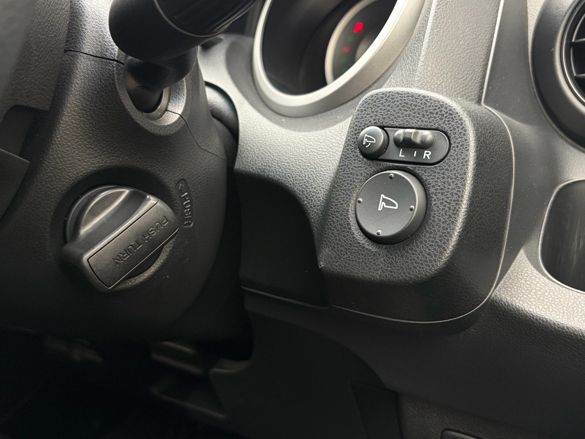 Vehicle photo 15