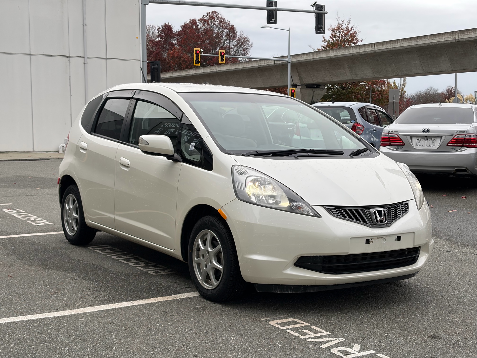 Vehicle photo 7