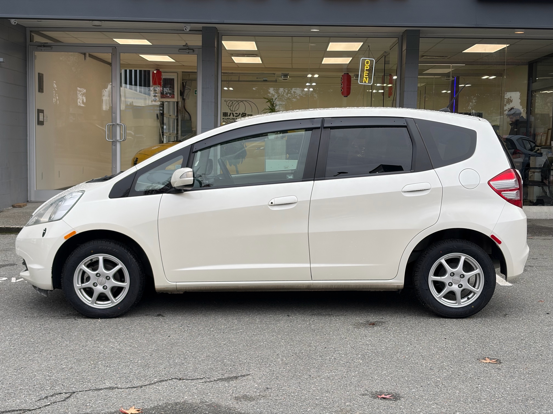 Vehicle photo 2