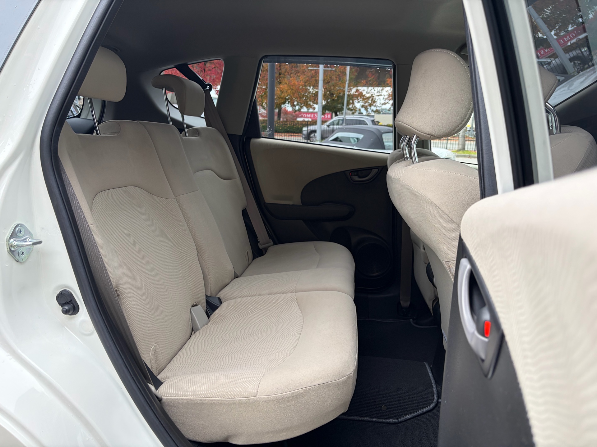 Vehicle photo 11