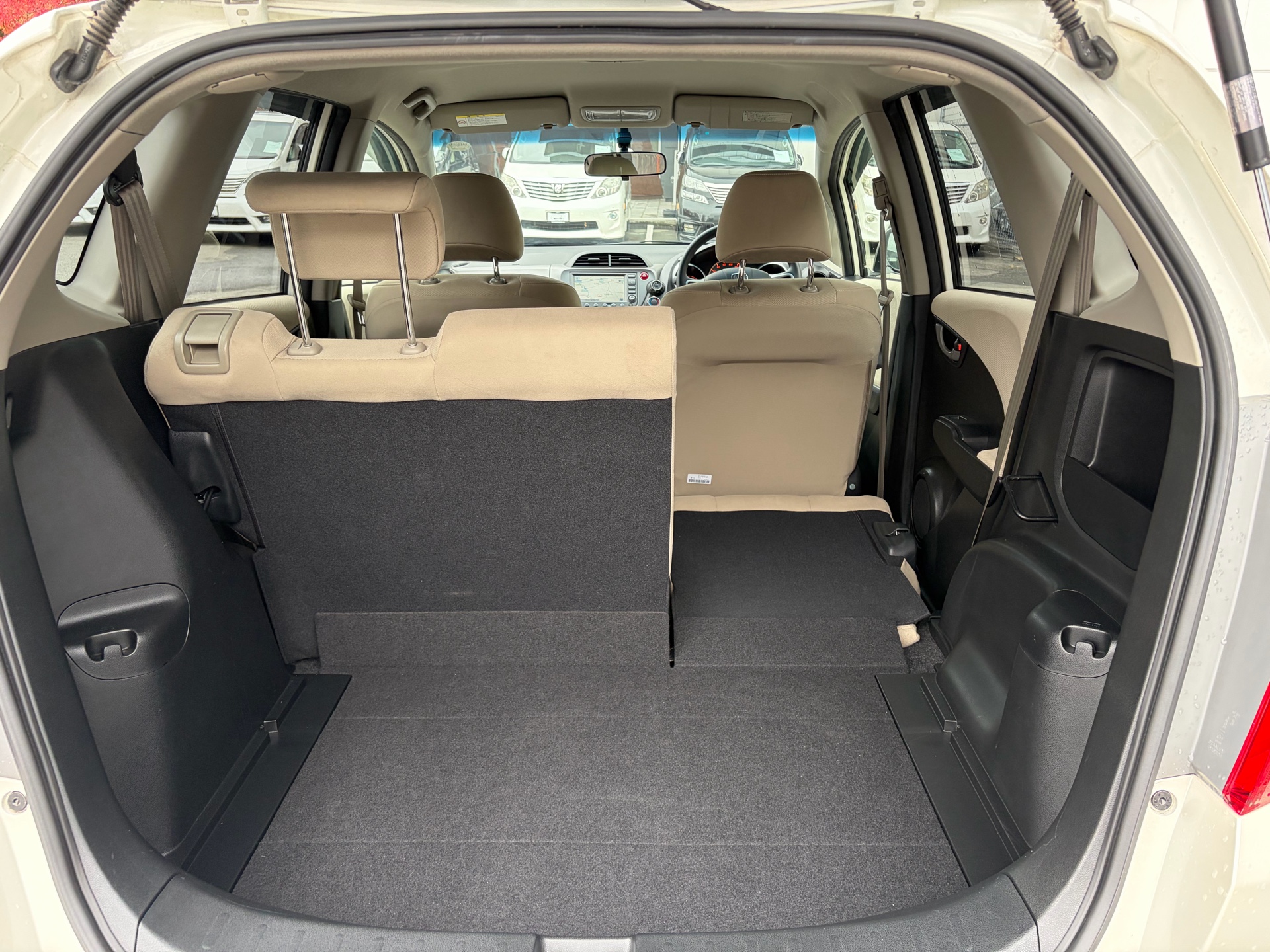 Vehicle photo 14