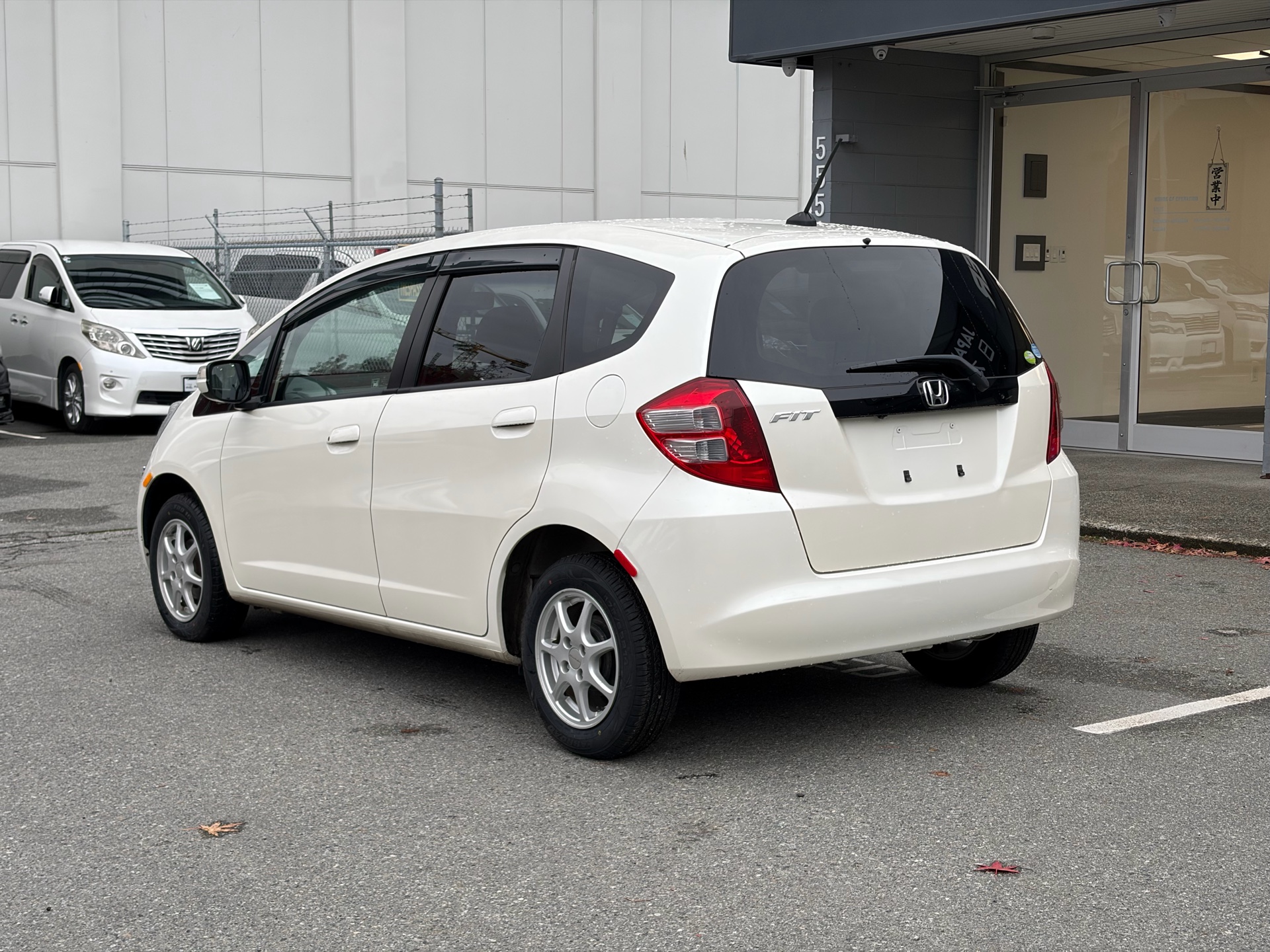 Vehicle photo 3